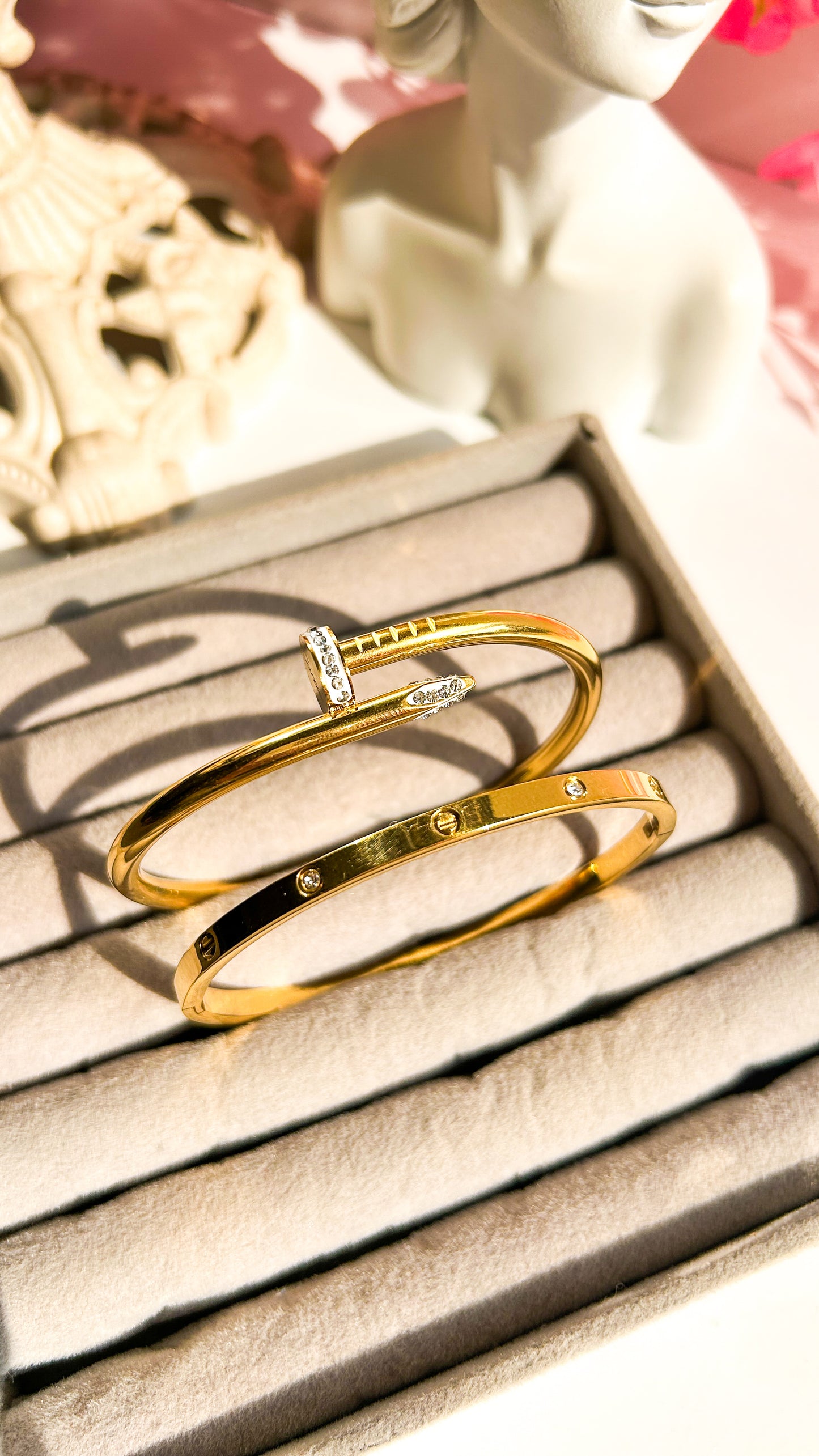 Studded nail & thin cartier combo