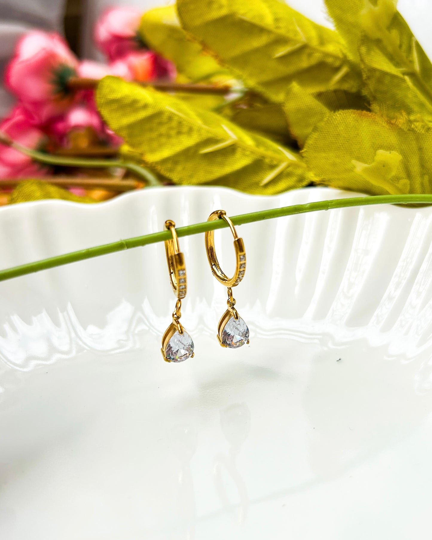 Statement drop earrings