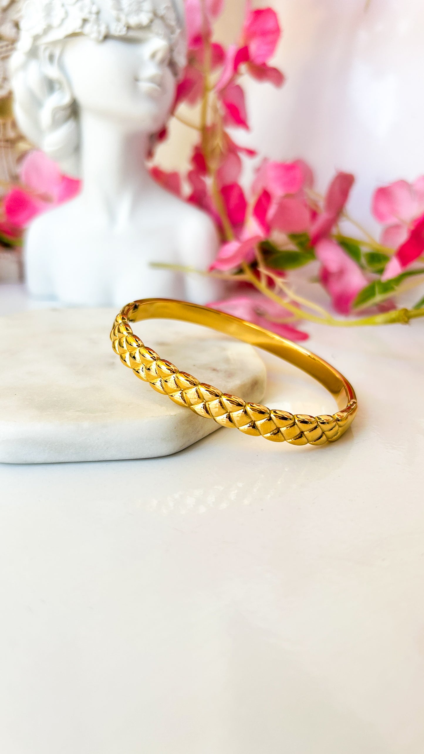 Solid Patterned bracelet