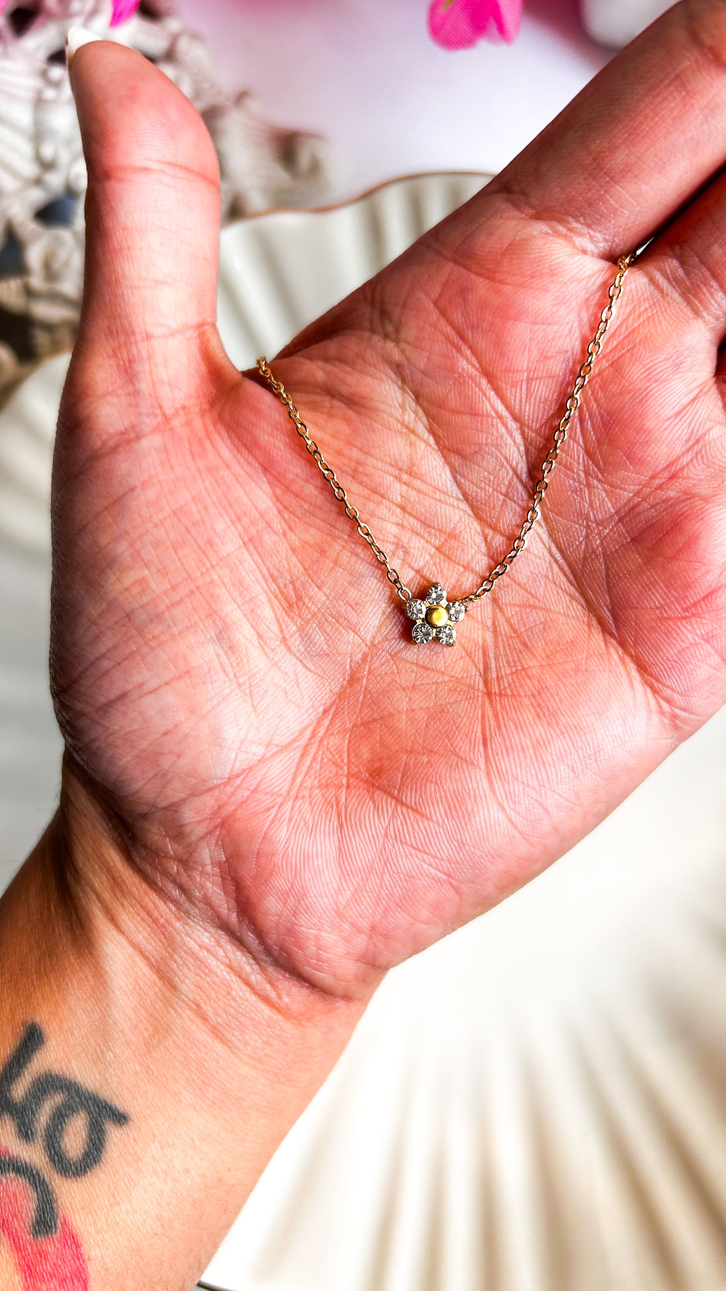 Mini floral stone necklace
