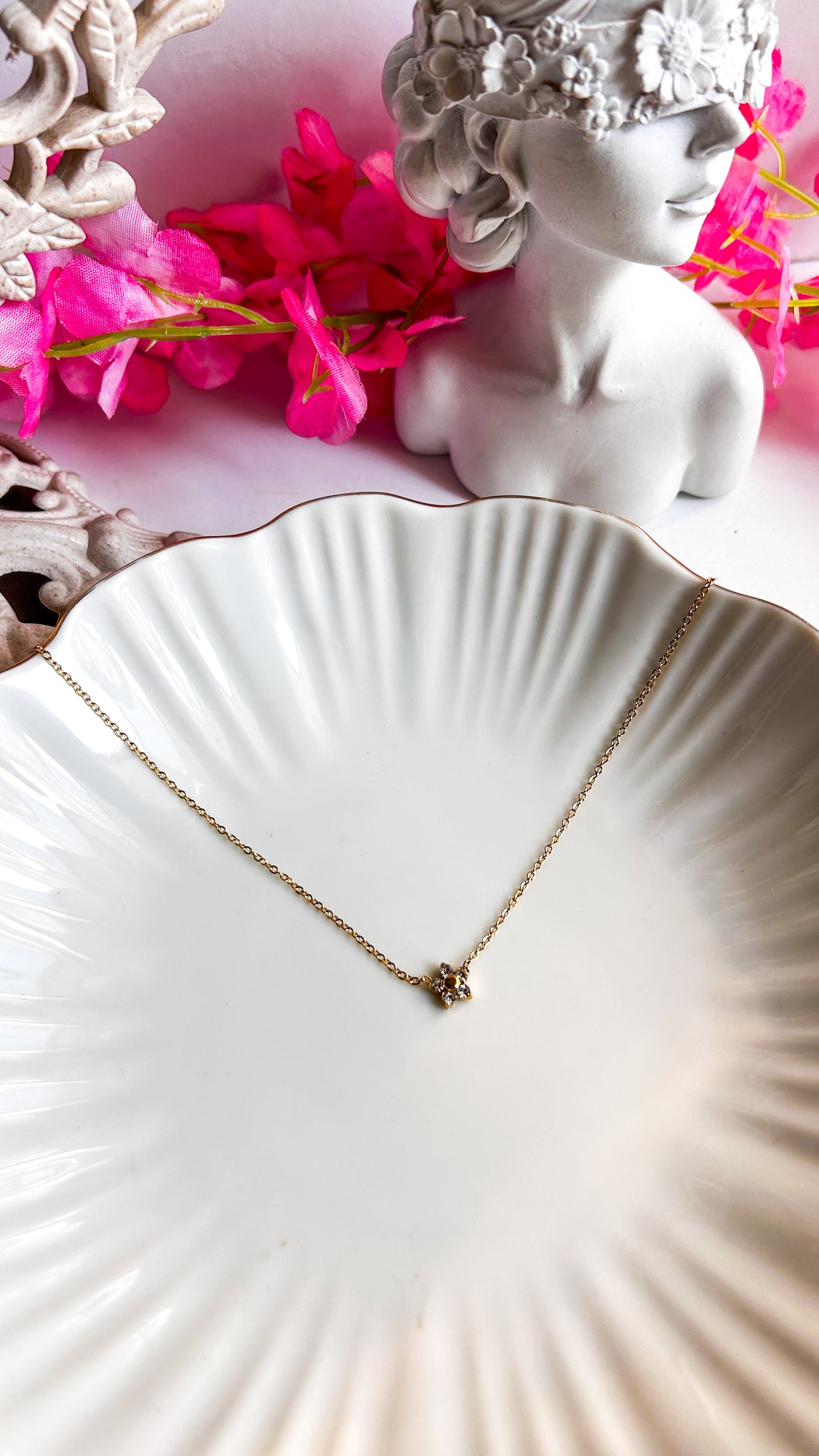 Mini floral stone necklace