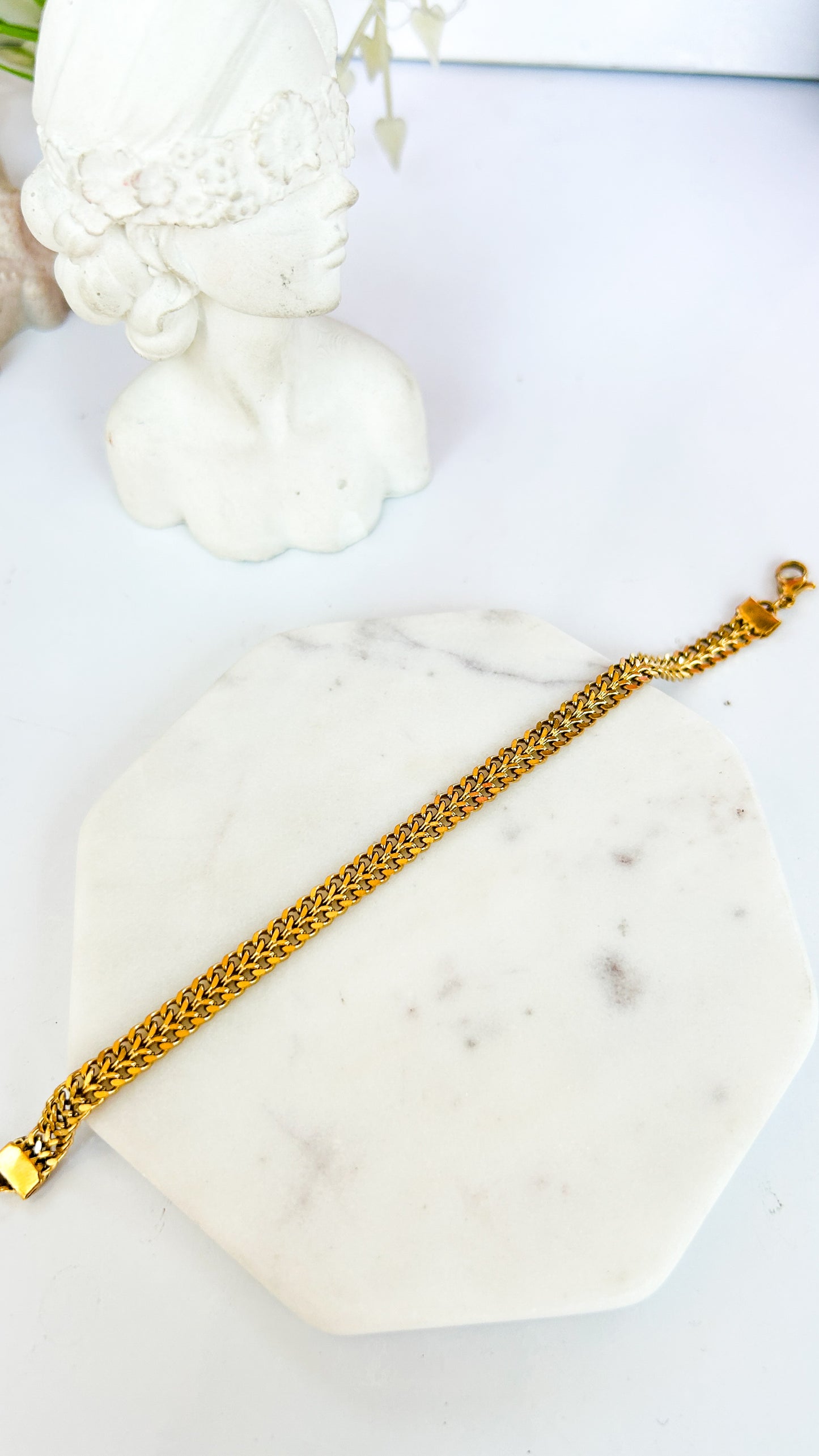 Patterned chain bracelet