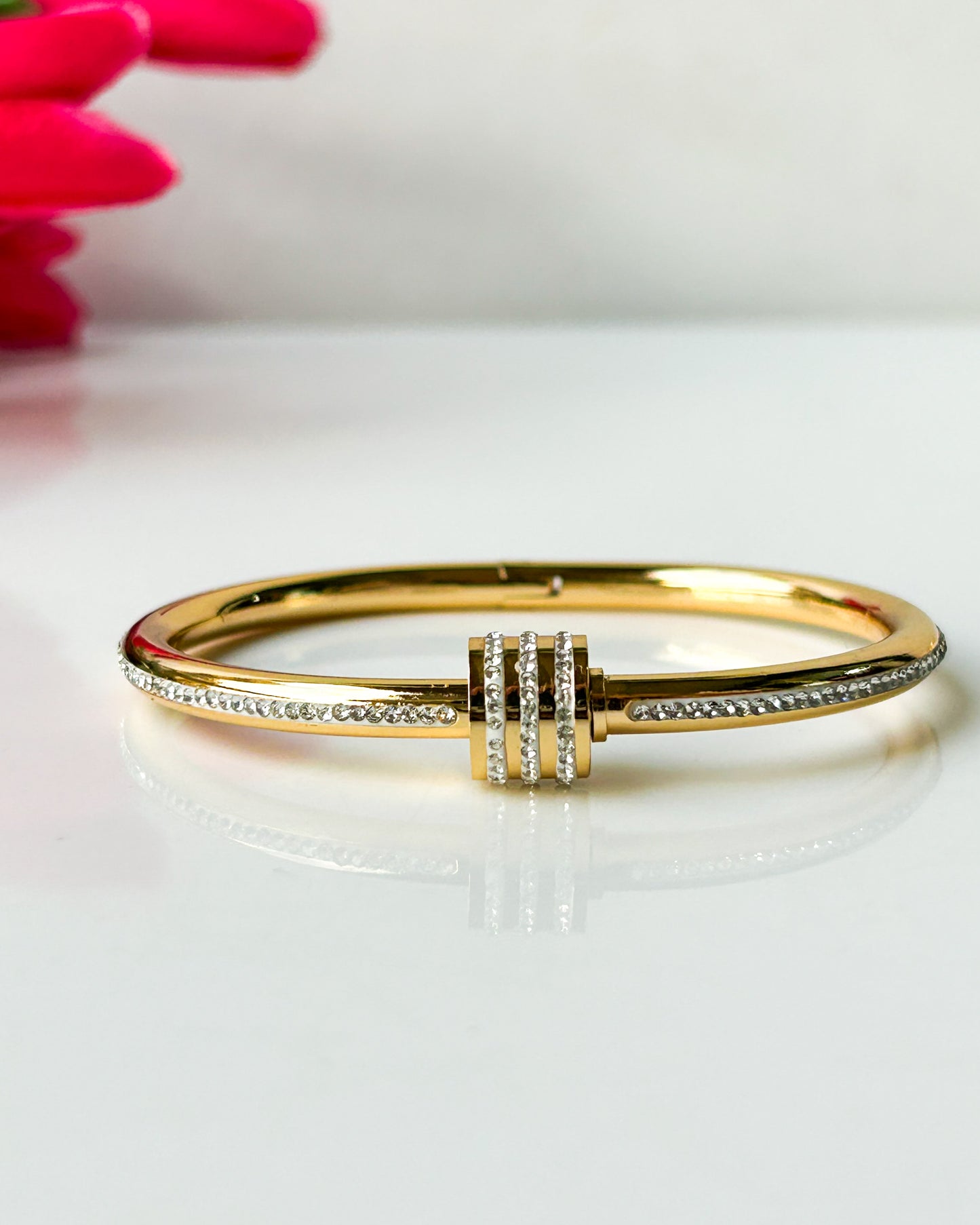 Screw detailed thin wrist / baby size barcelets