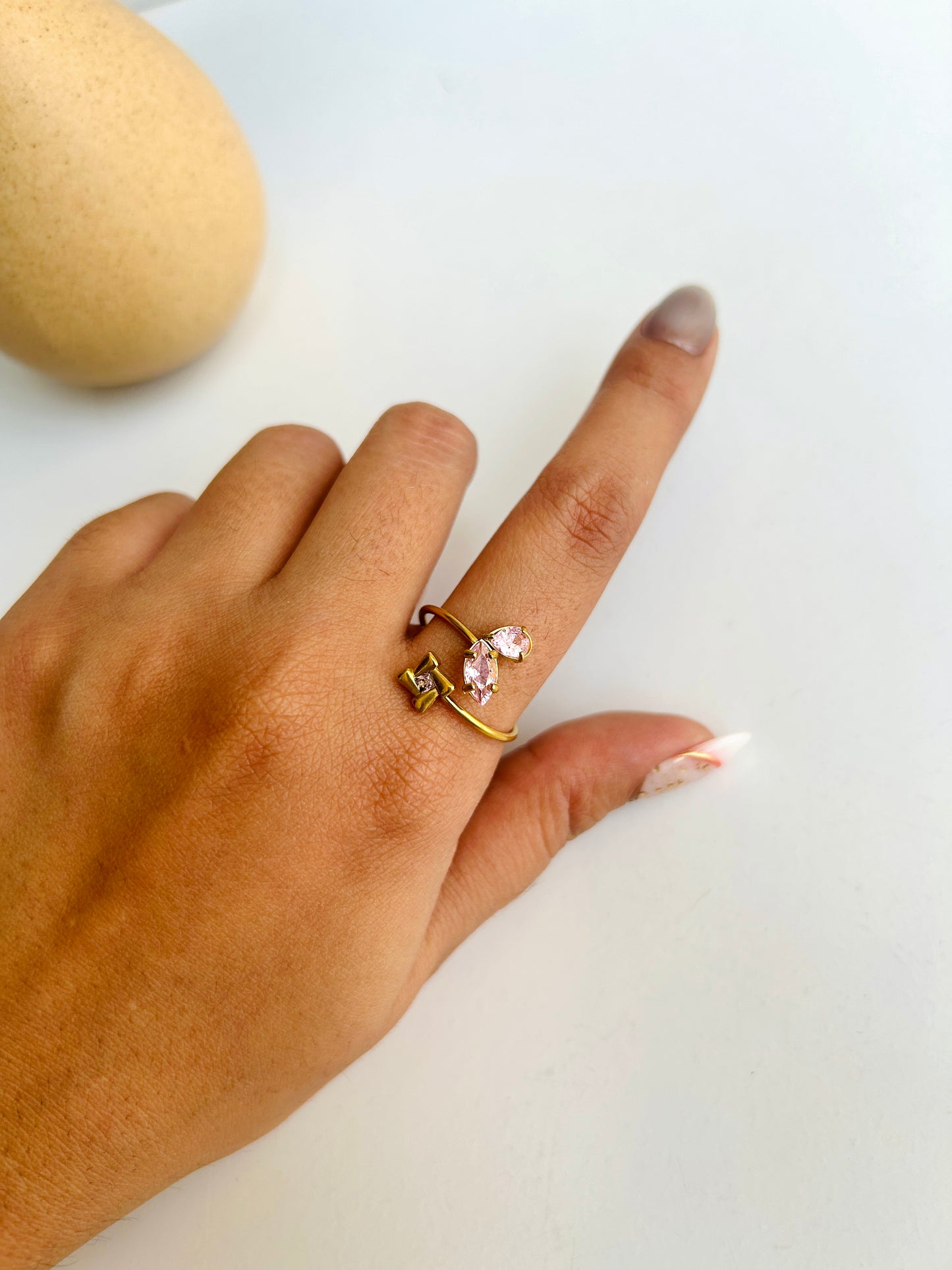 Layer stone adjustable ring