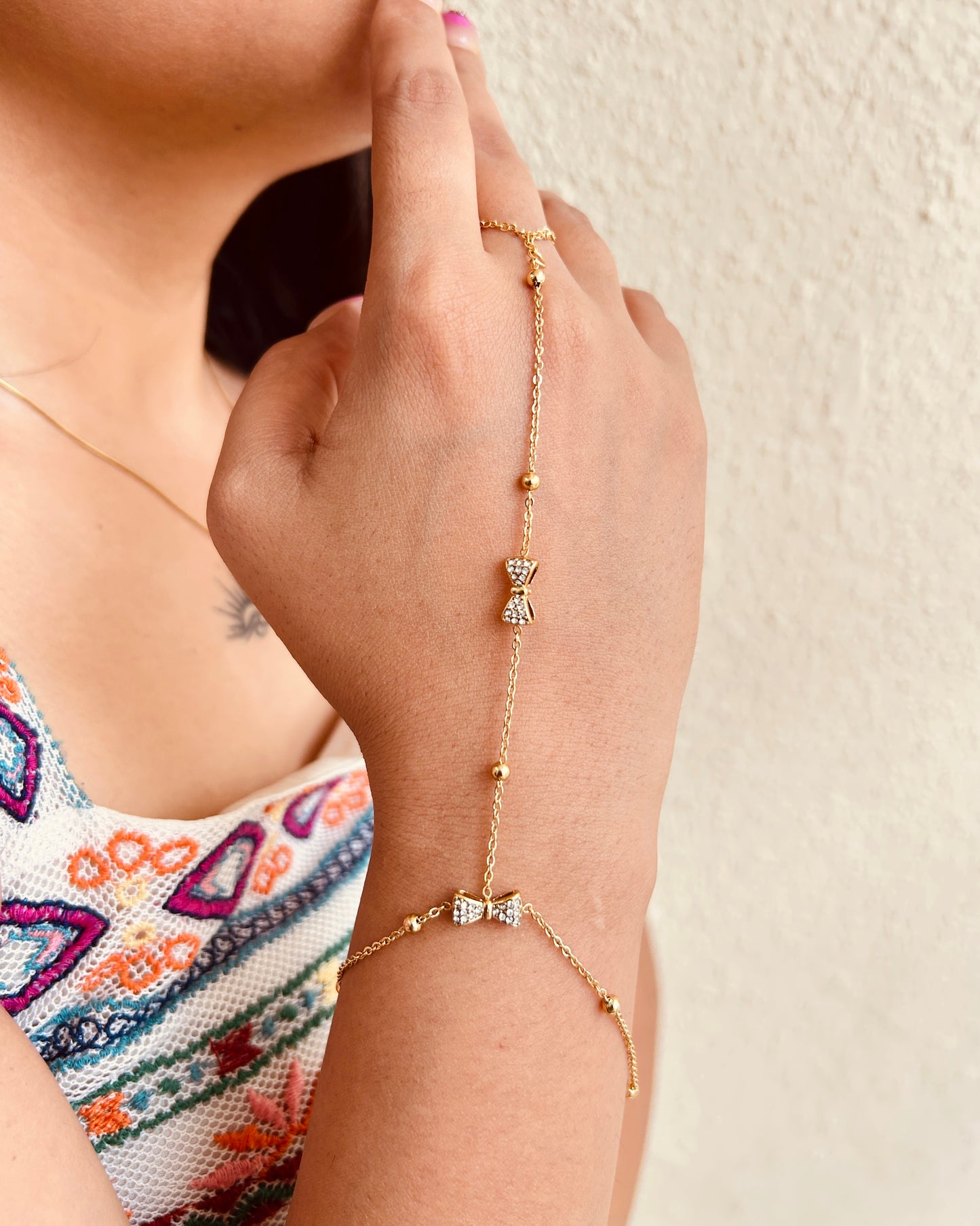 Bow hand chain