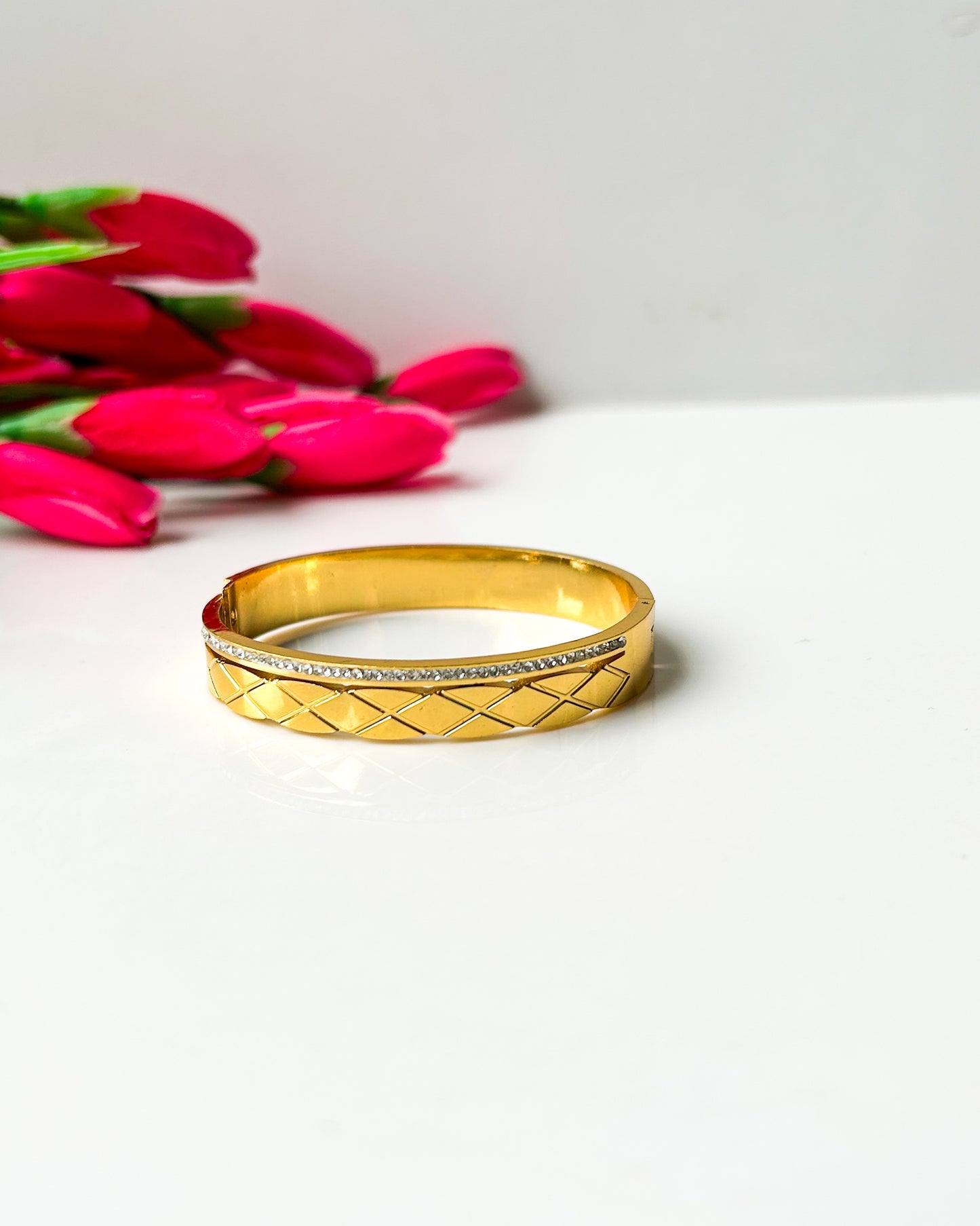 Crisscross patterned thin wrist bracelet