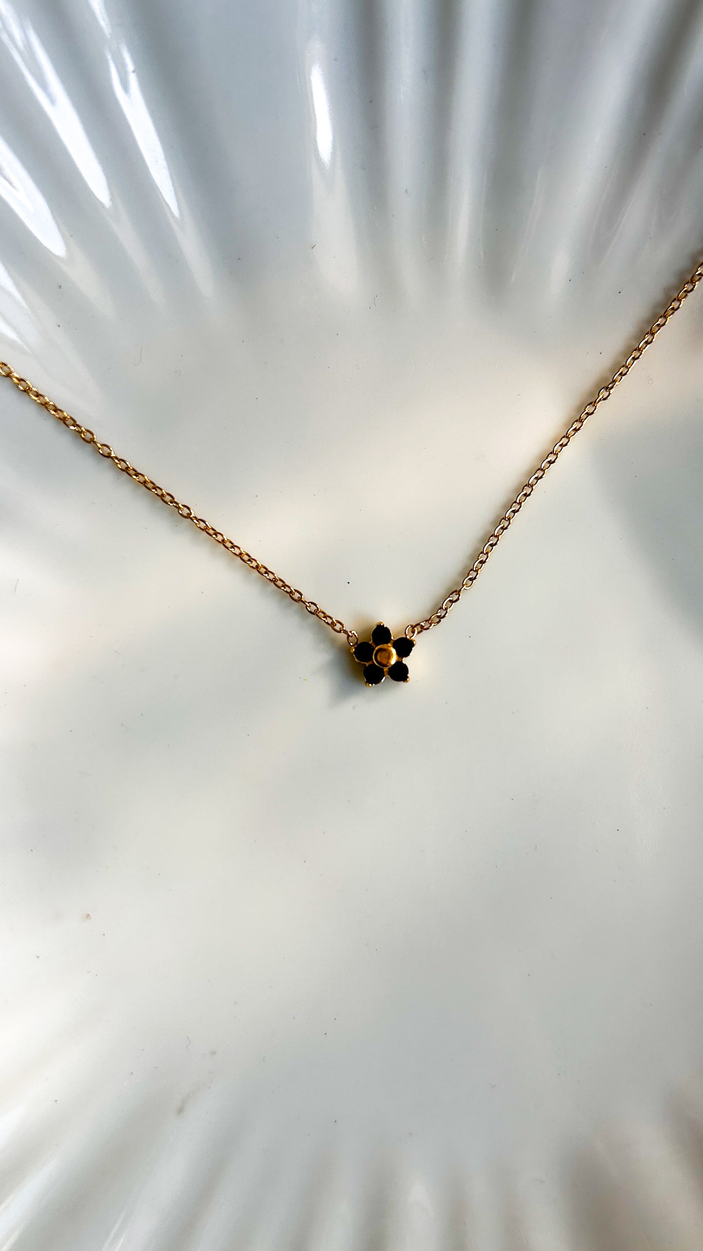 Mini floral stone necklace