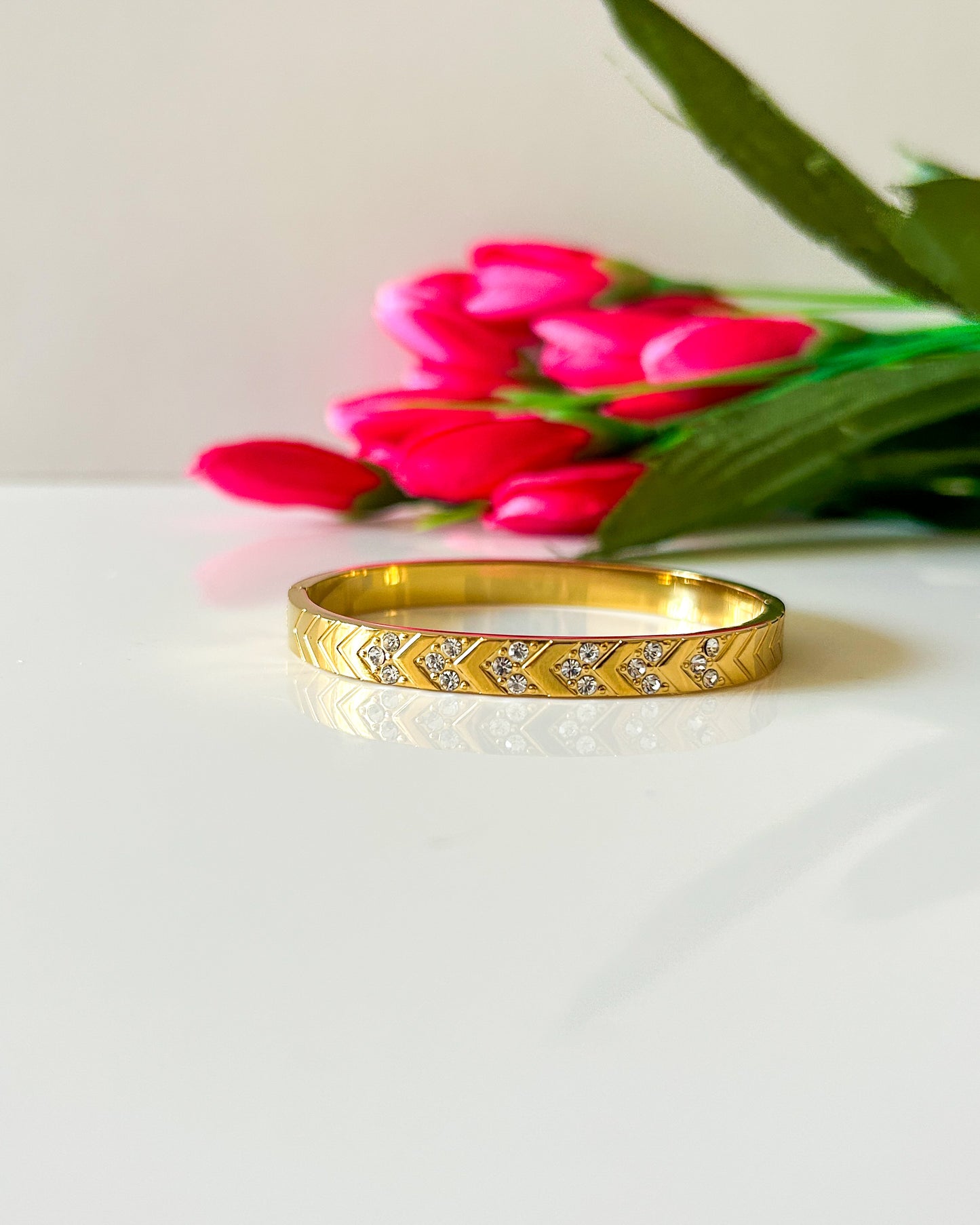 Studded elsa thin wrist / baby size bracelet