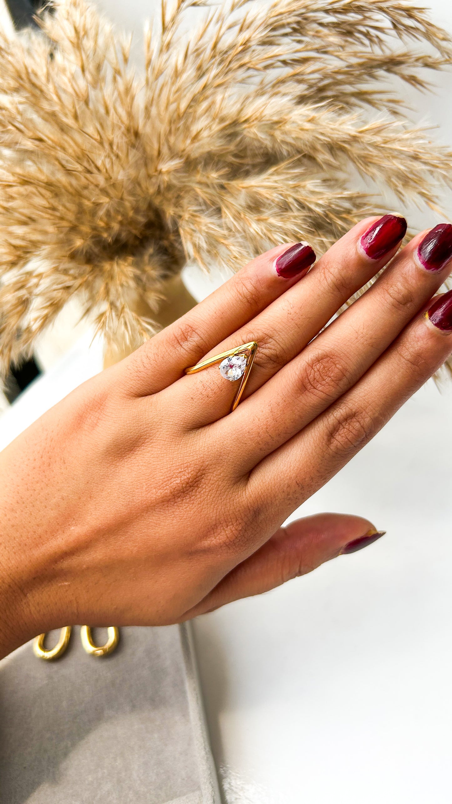 V ring with stone