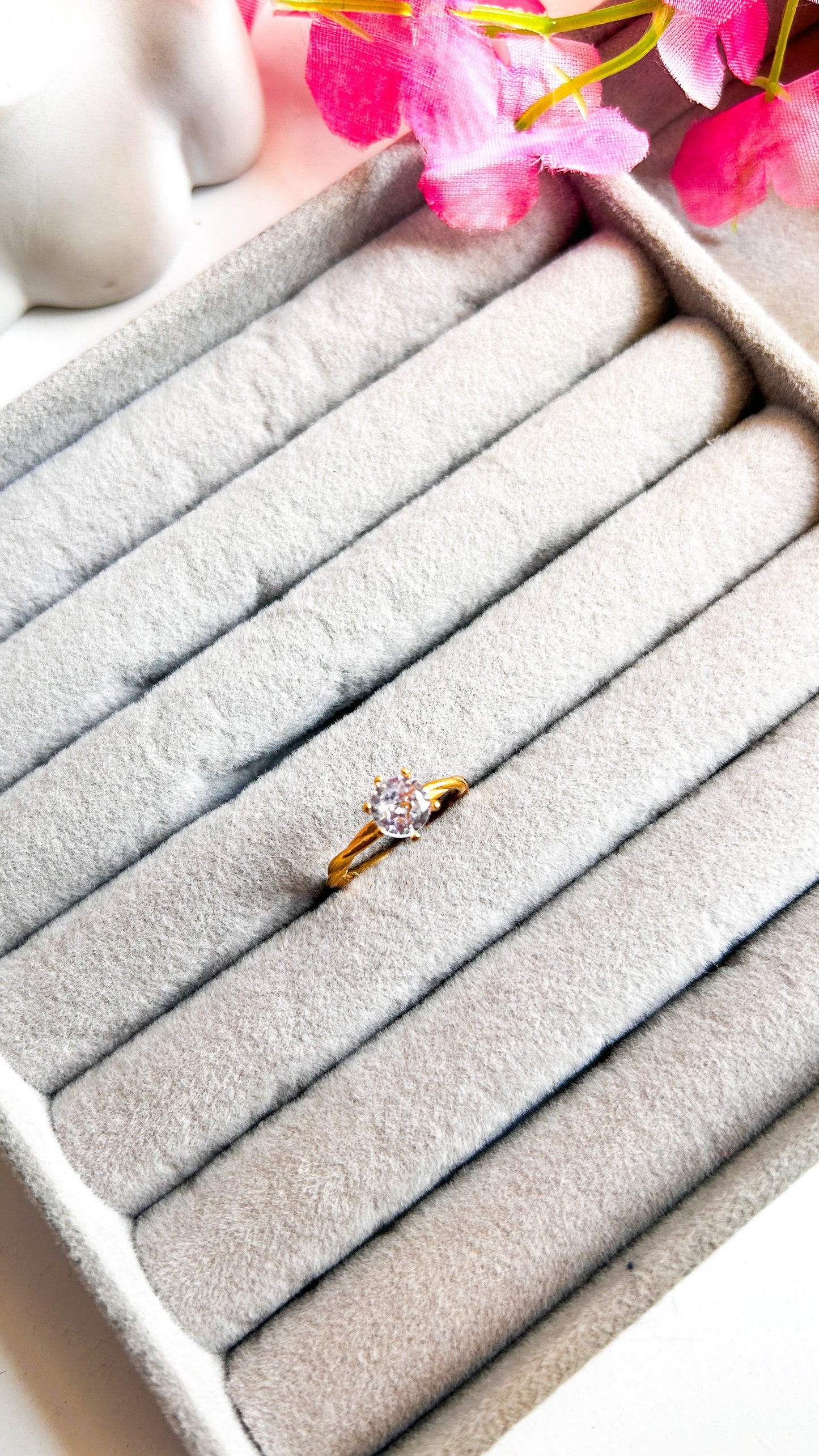 Solitaire ring
