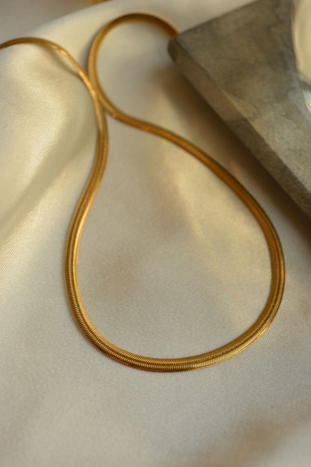 Thin herringbone necklace