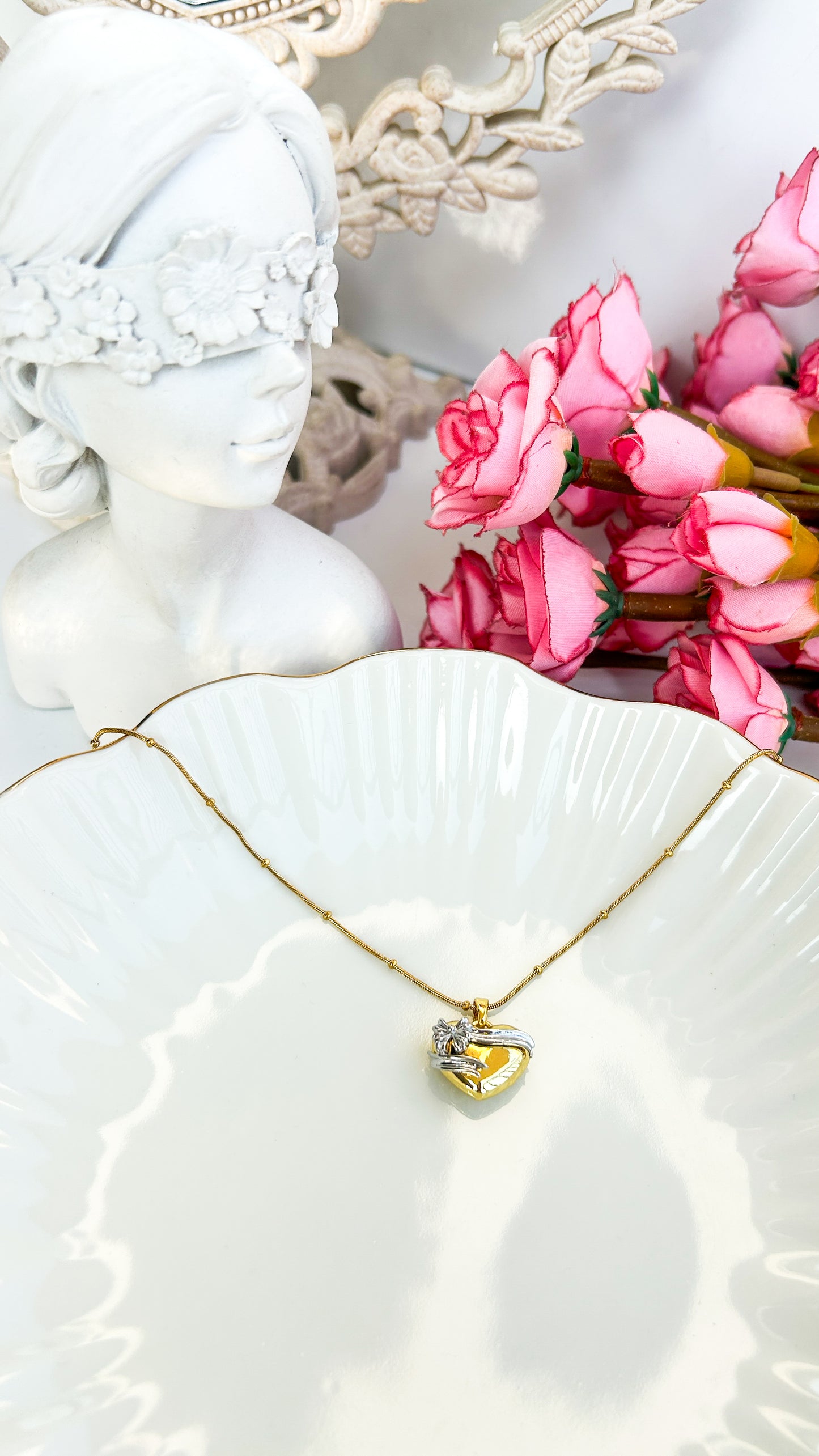 Lacey heart bow necklace