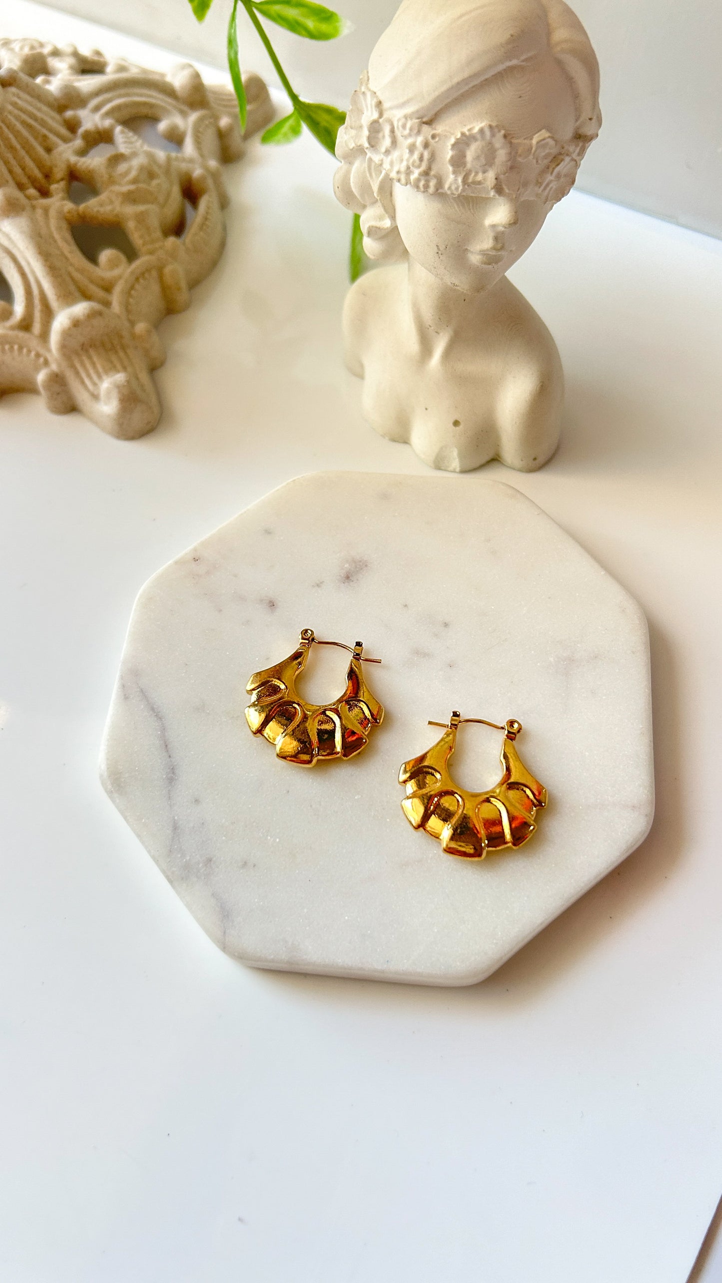Bella hoops