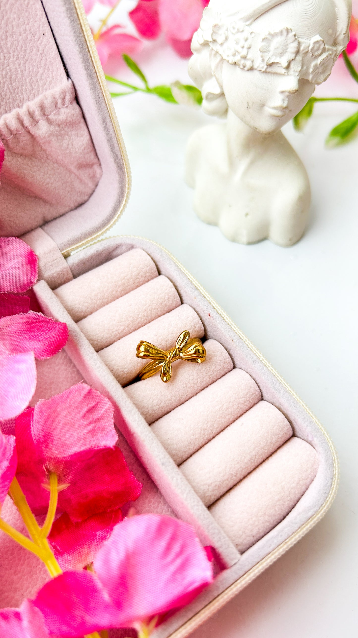 Cute bow ring