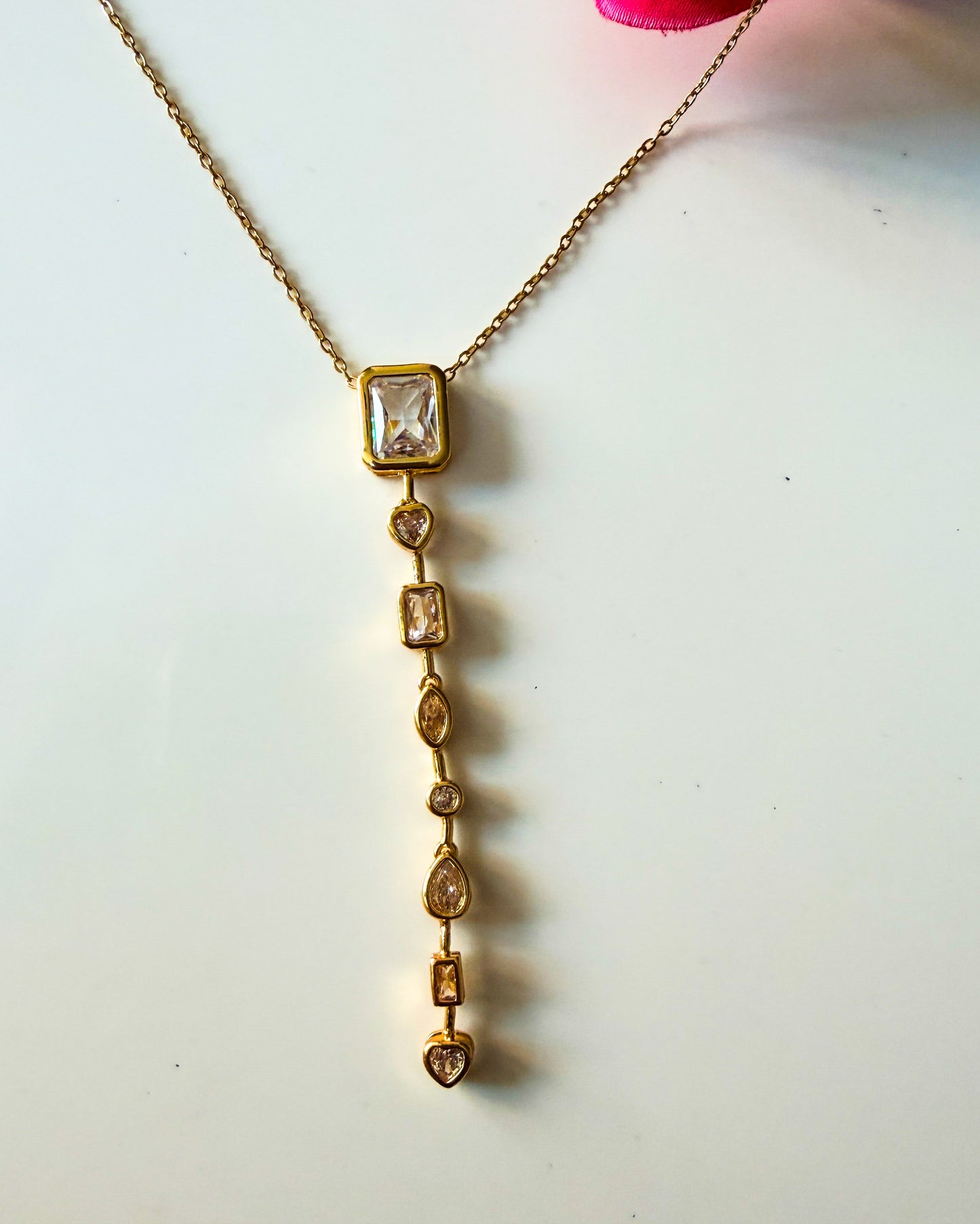 Viral dangling Y necklace