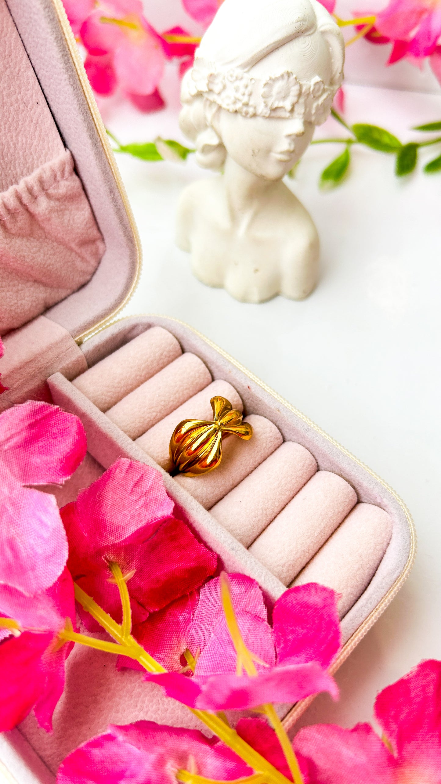 Chunky bow Adjustable ring