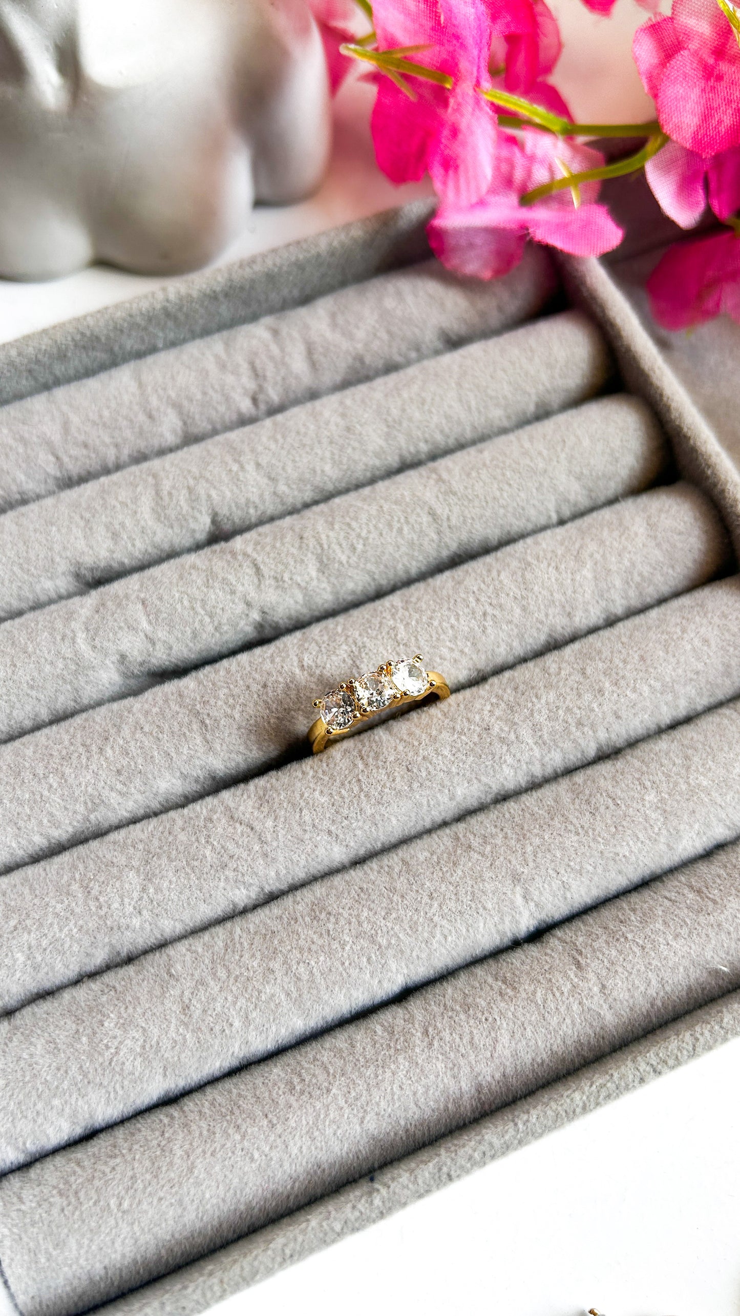 Three stone ring( adjustable)