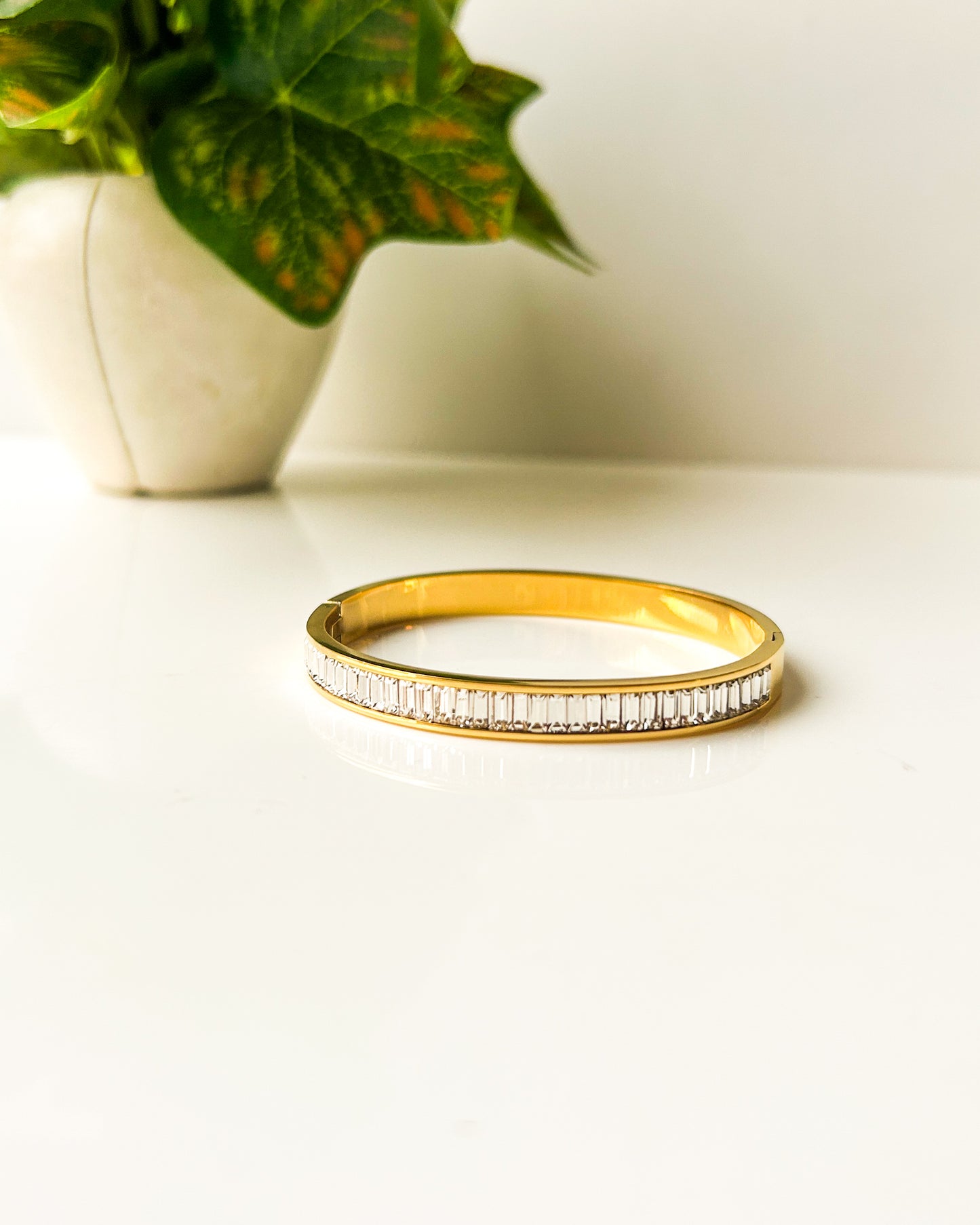 Solid stone thin wrist / baby size bracelet