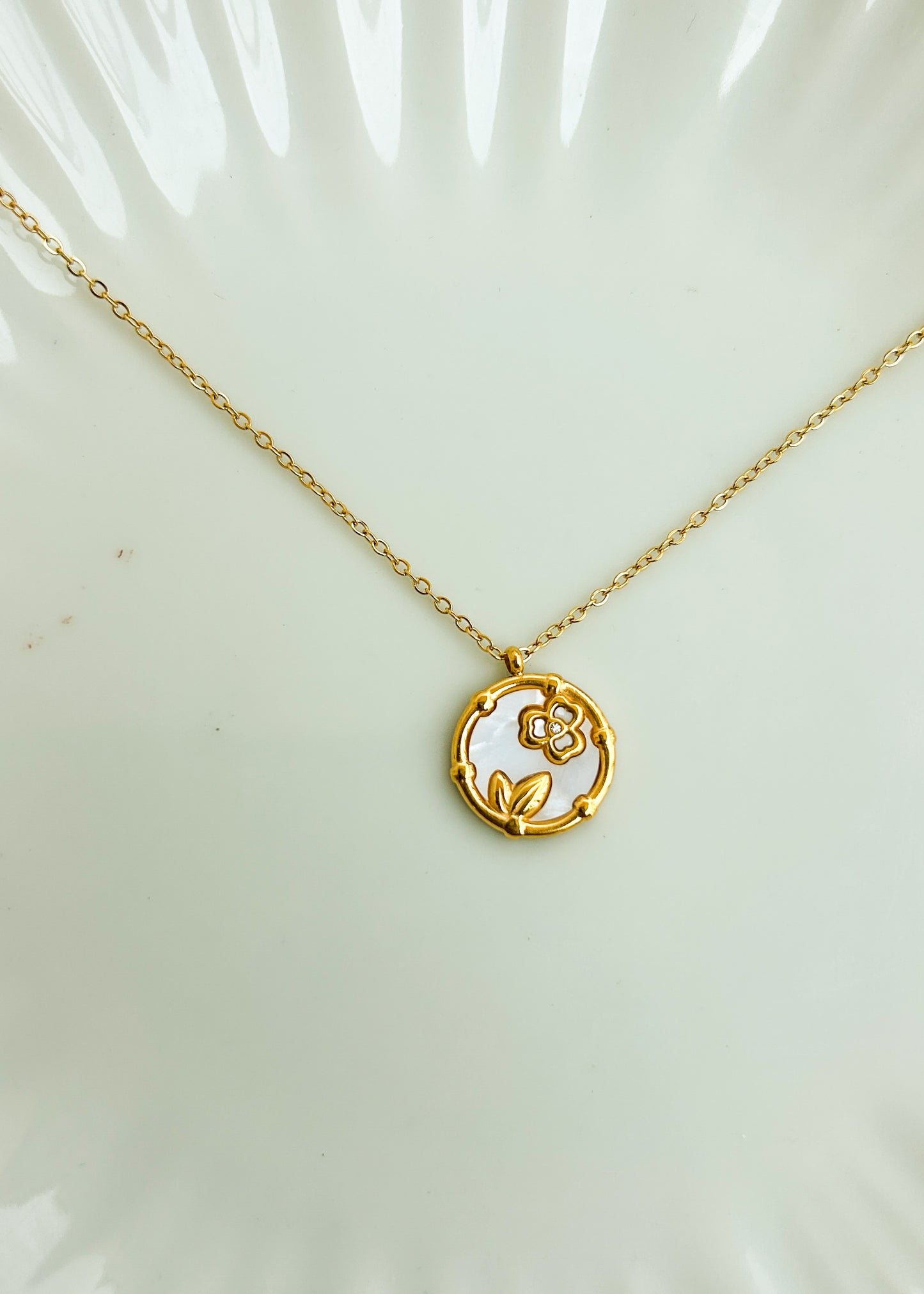 Vintage floral necklace