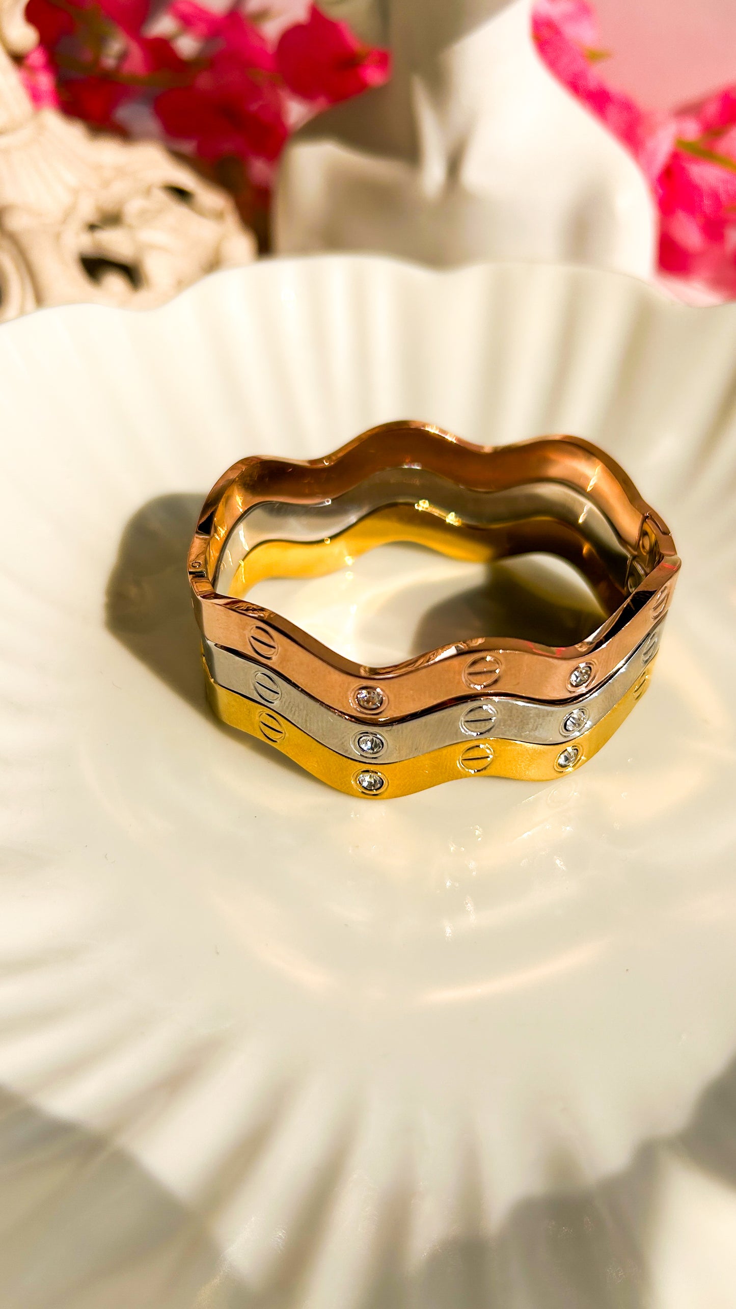 Wavy cartier bracelet