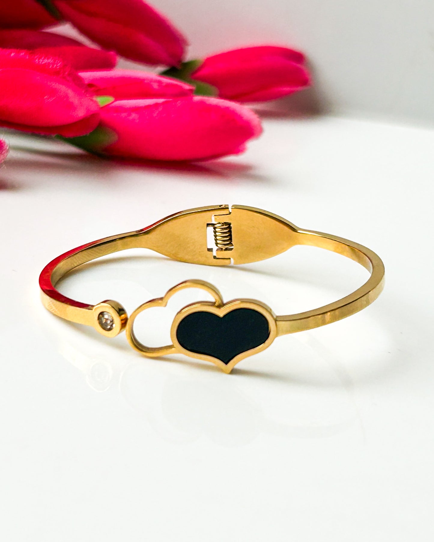 Dual heart thin wrist bracelet