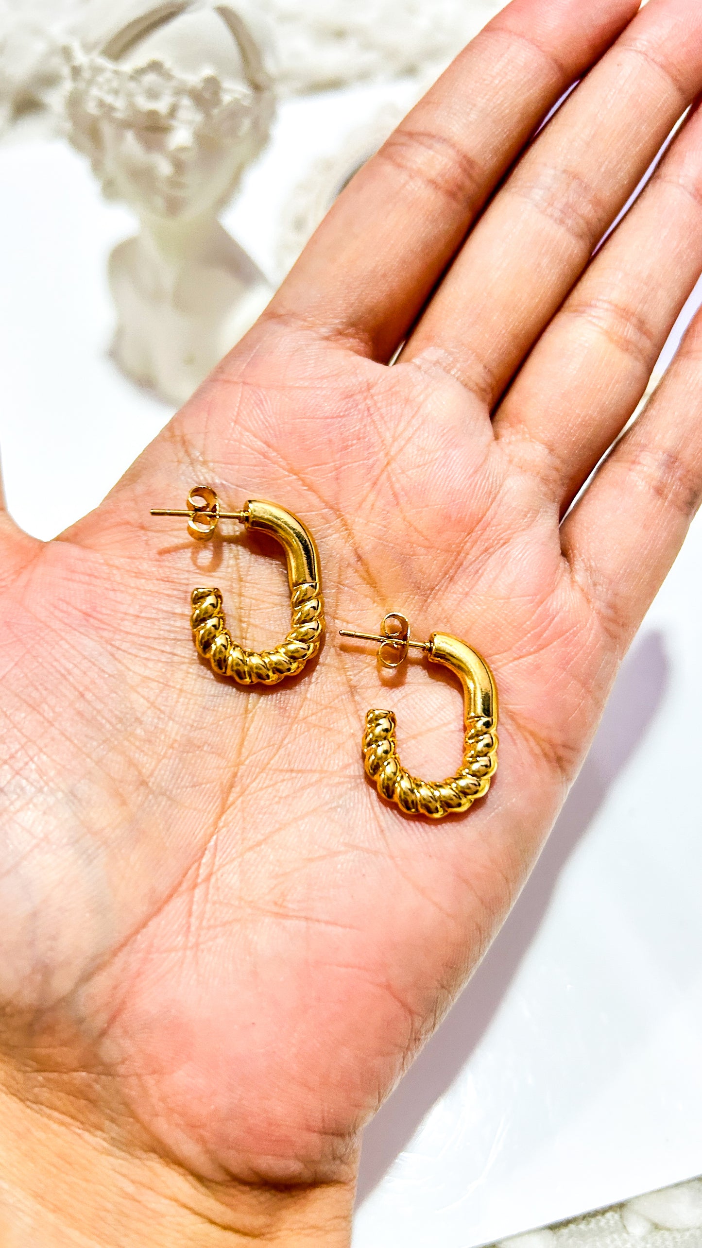 Statement half open Hoops