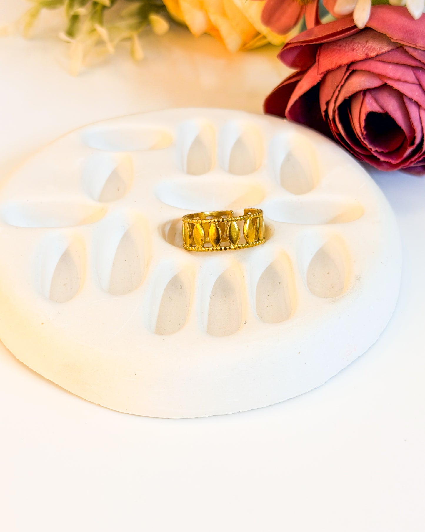 Heritage oval adjustable ring