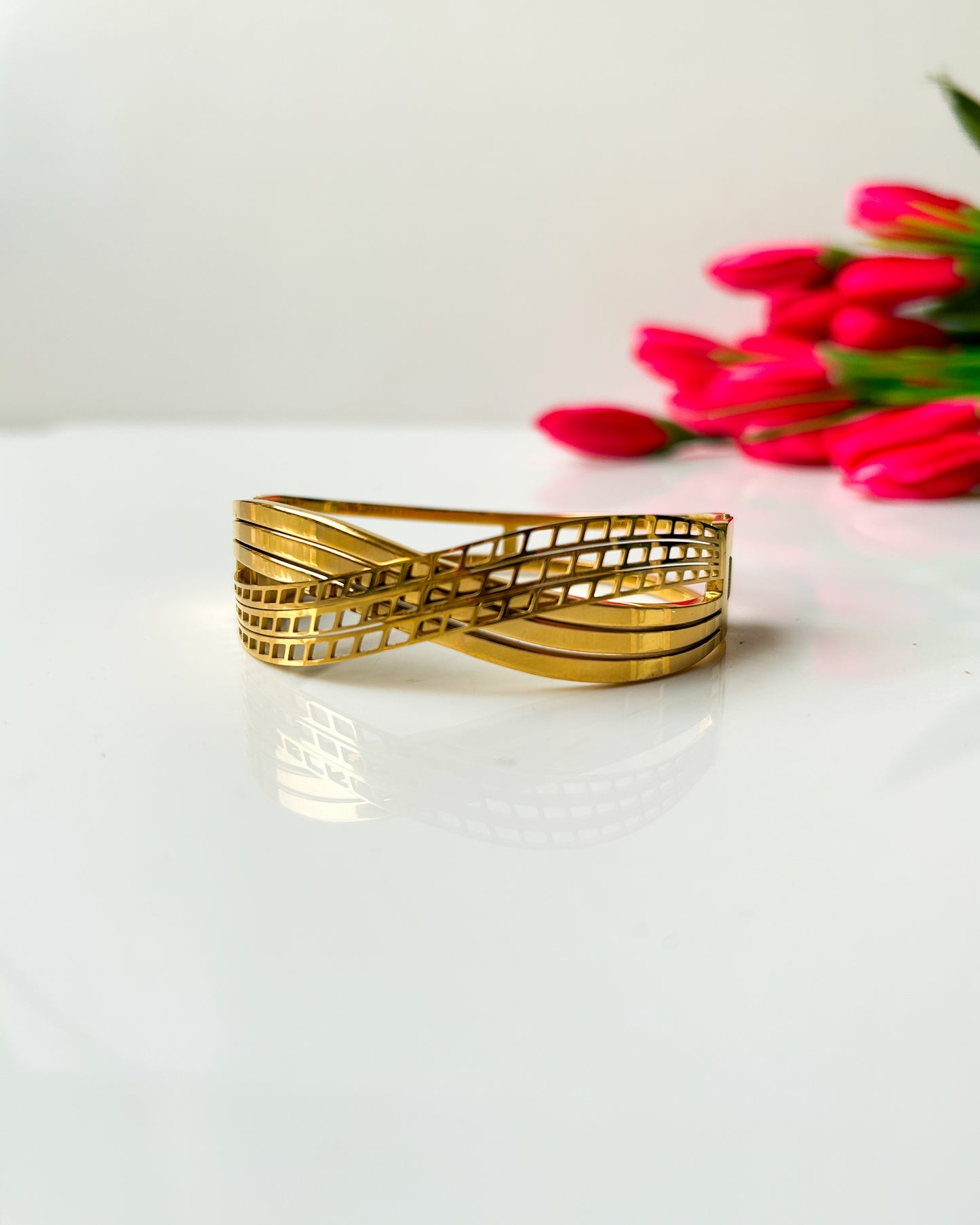 Geometric infinity bracelet