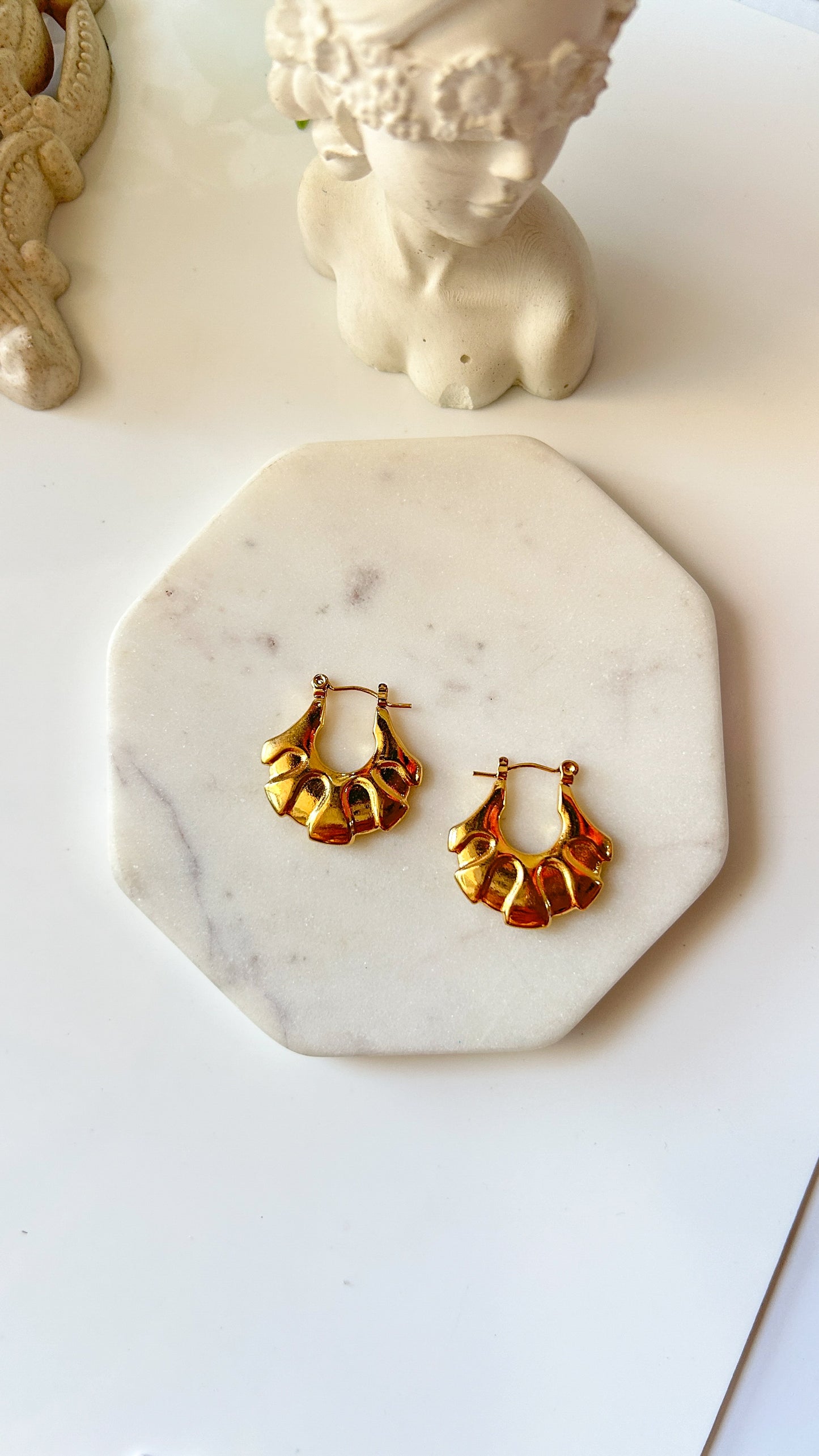 Bella hoops