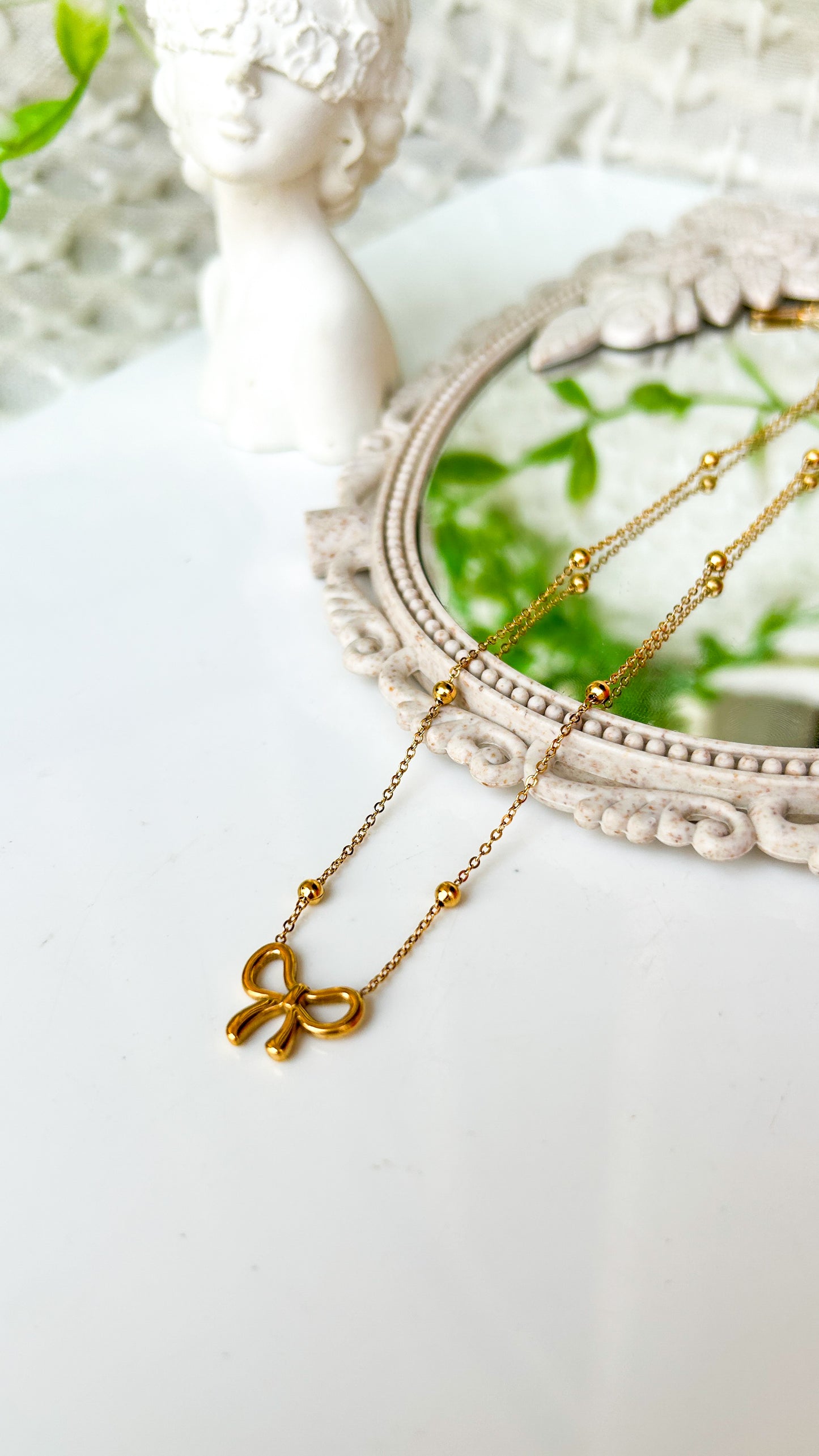 Minimal bow necklace