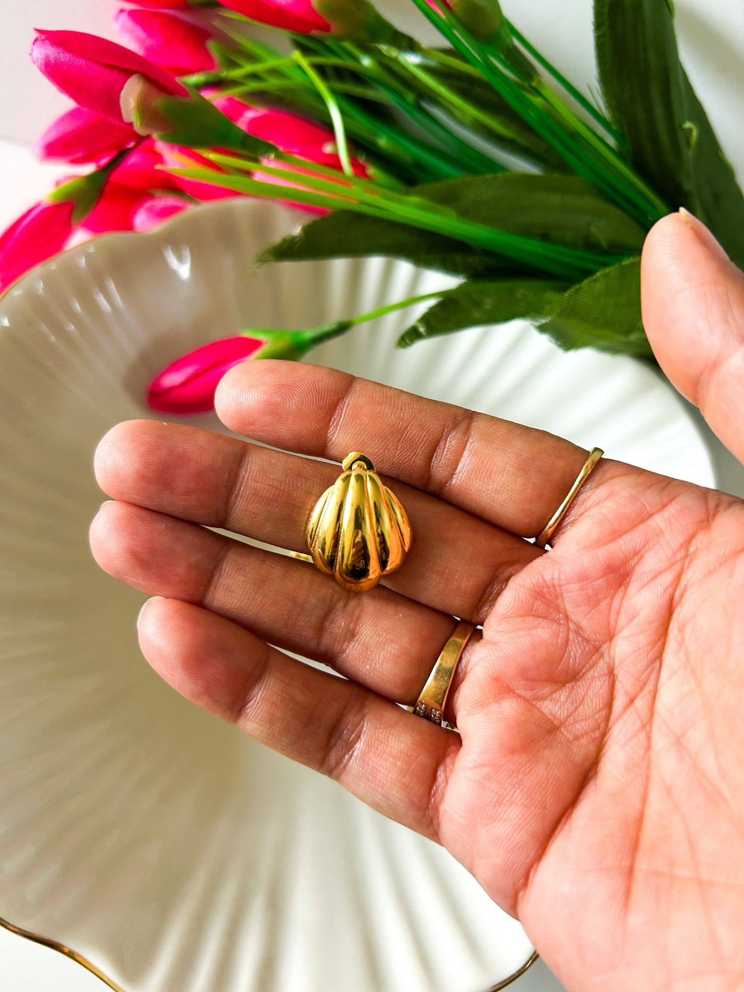 Small shell studs