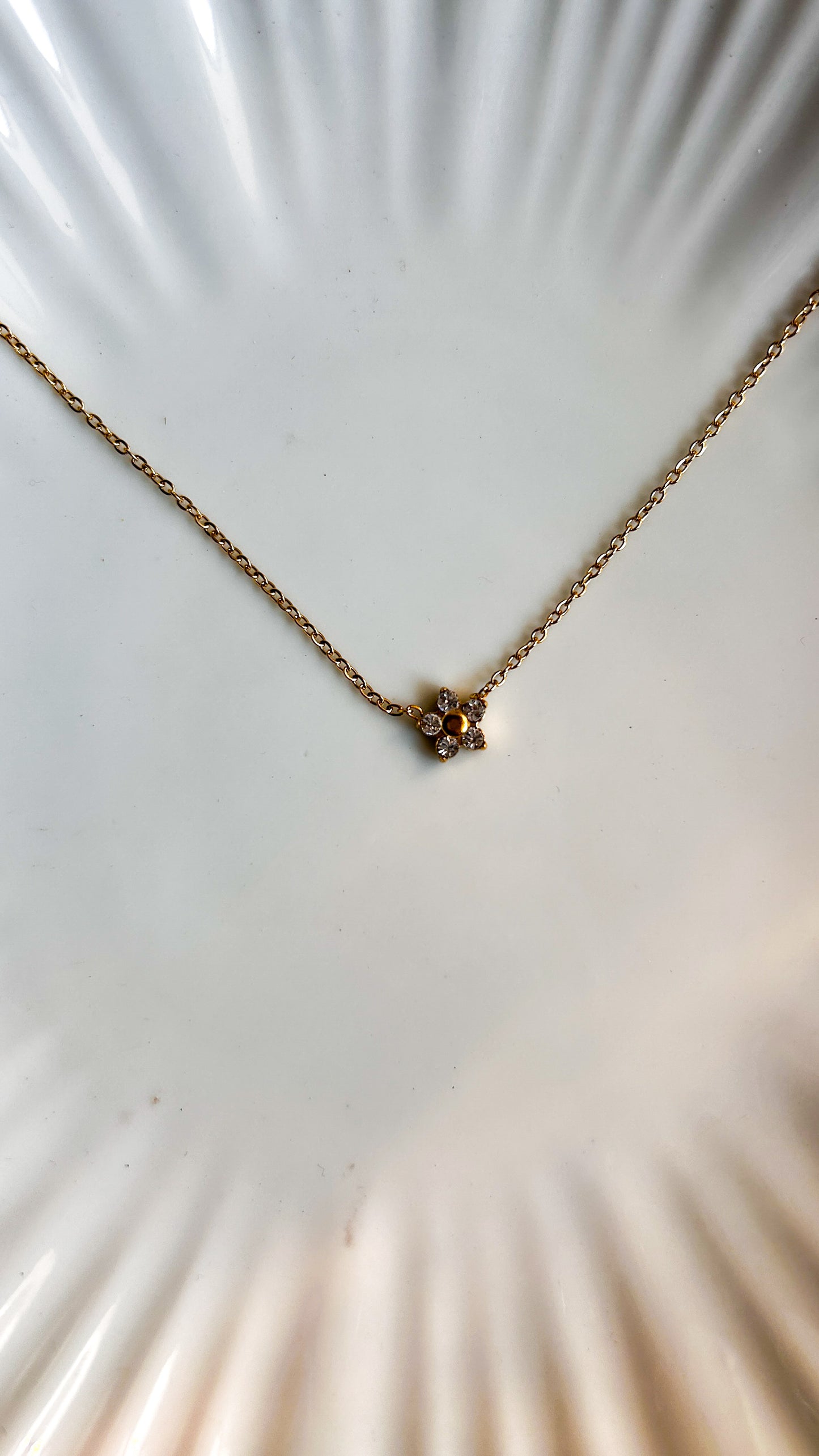 Mini floral stone necklace