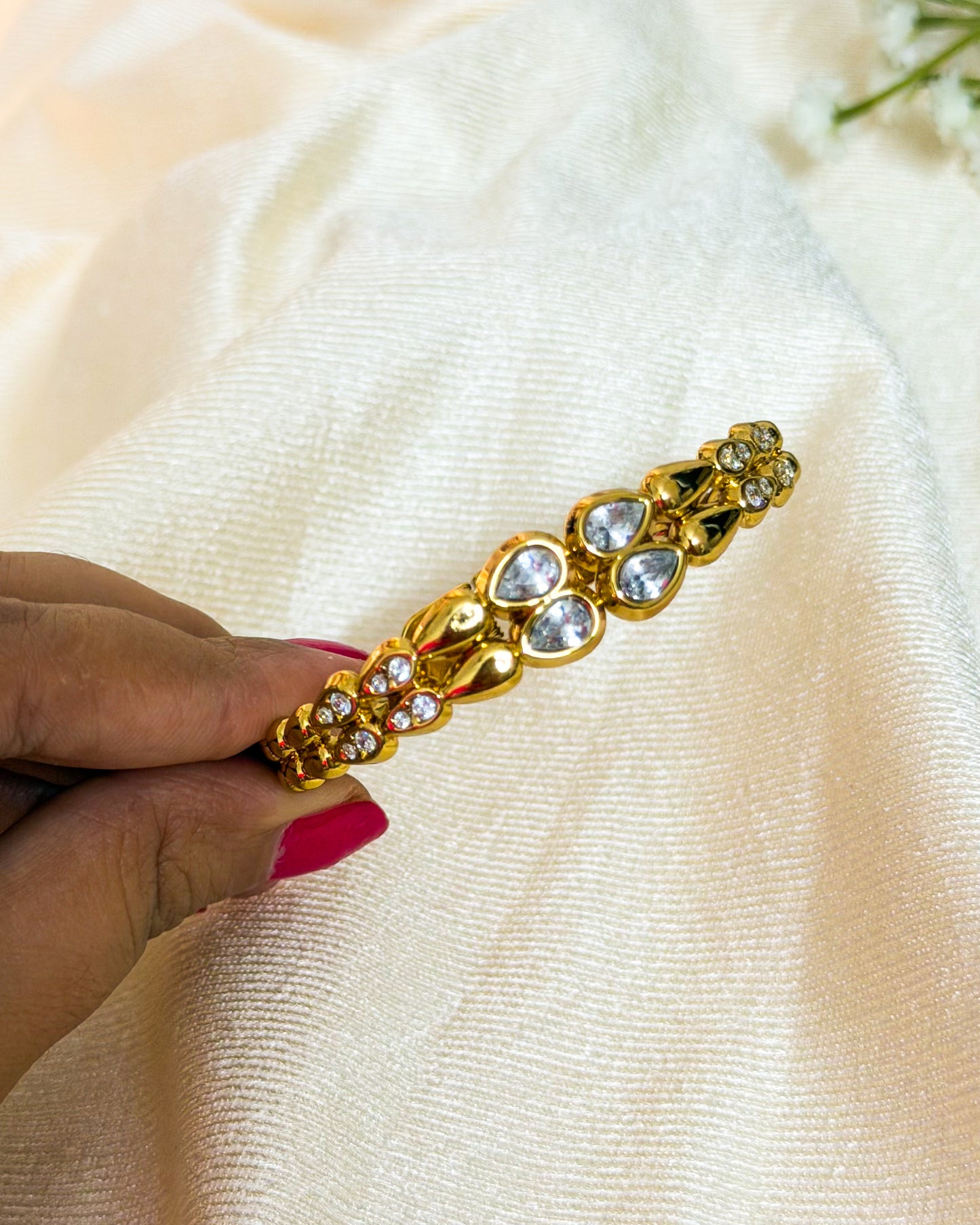 Petal royale thin wrist bracelet