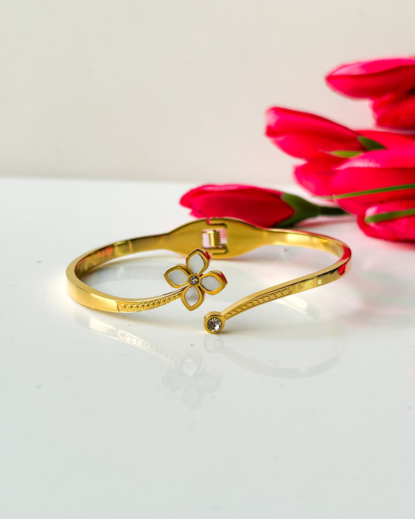 Pretty floral layered bracelet