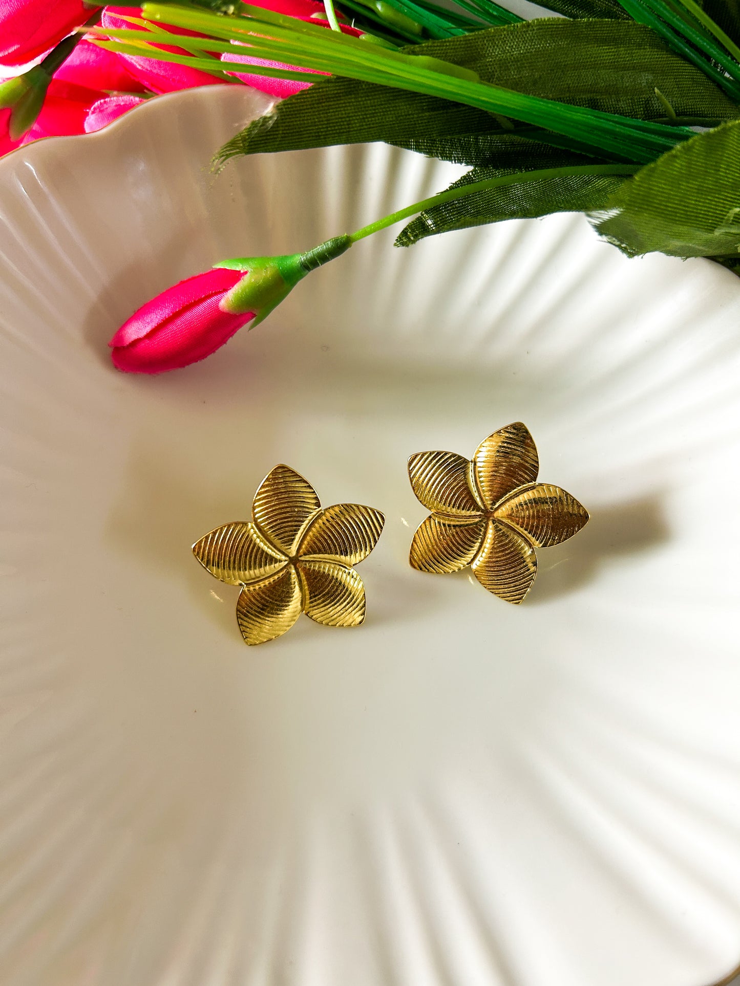 Swirl floral studs