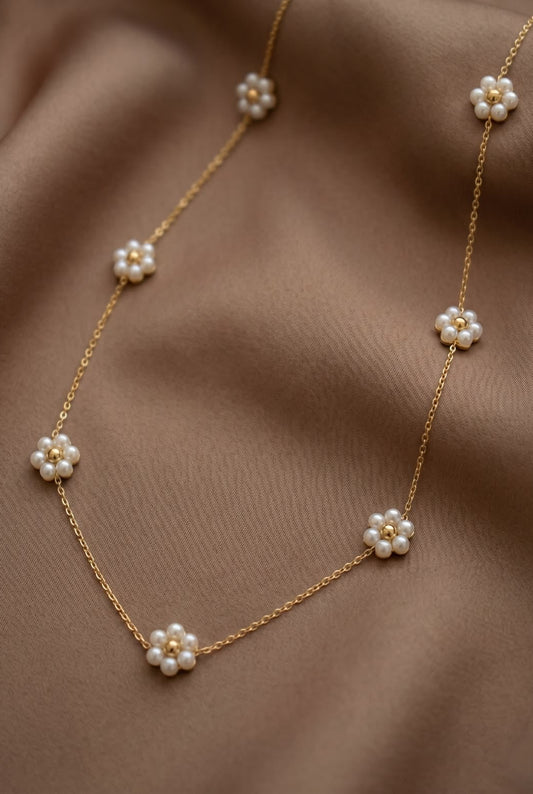 Pearl daisy necklace
