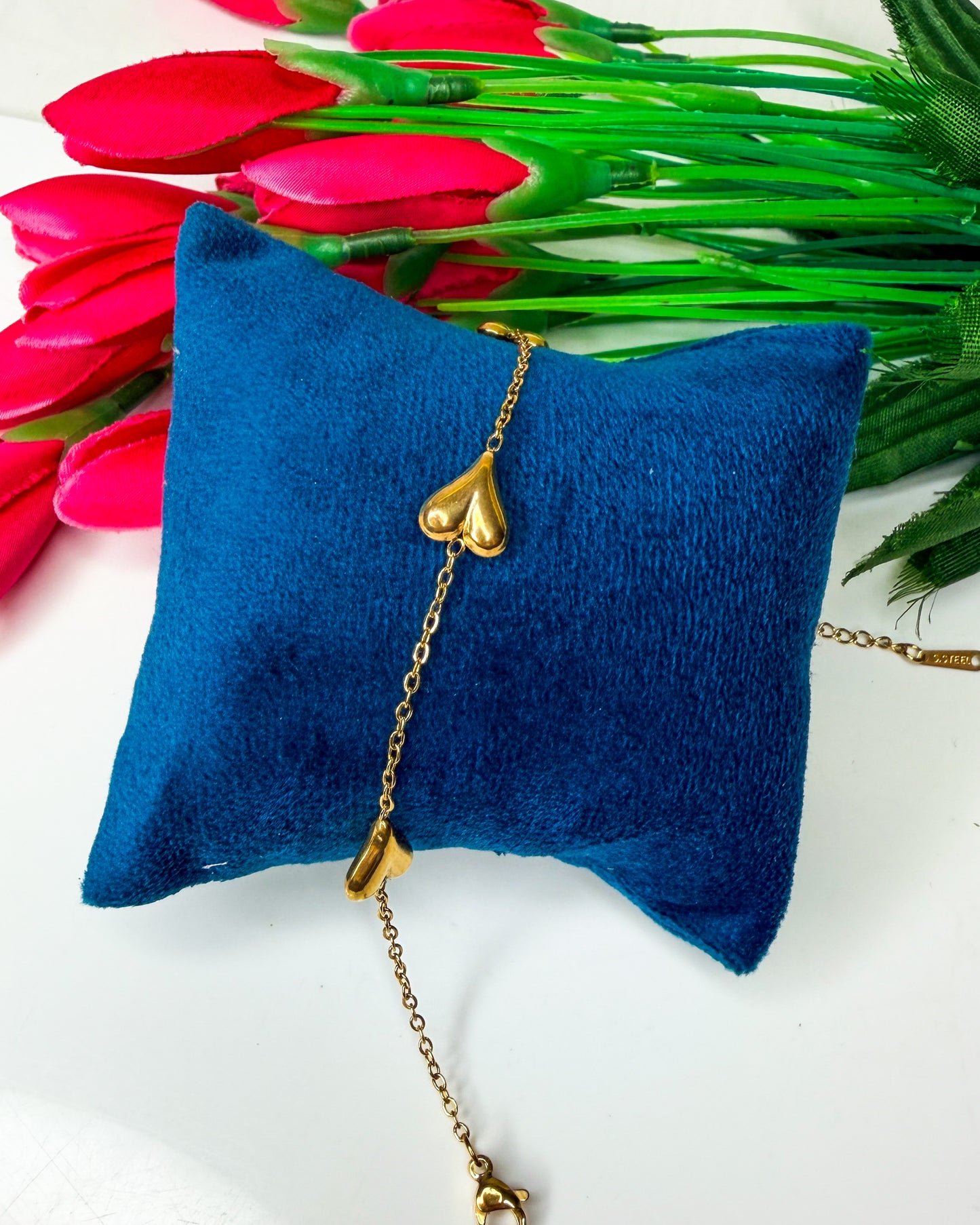 Pointed heart bracelet