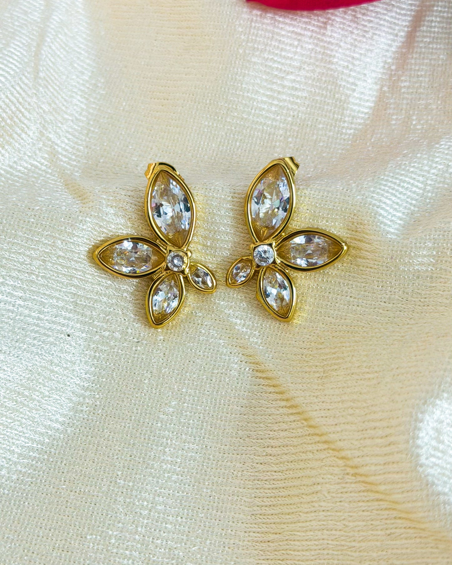 Dazzling floral earrings