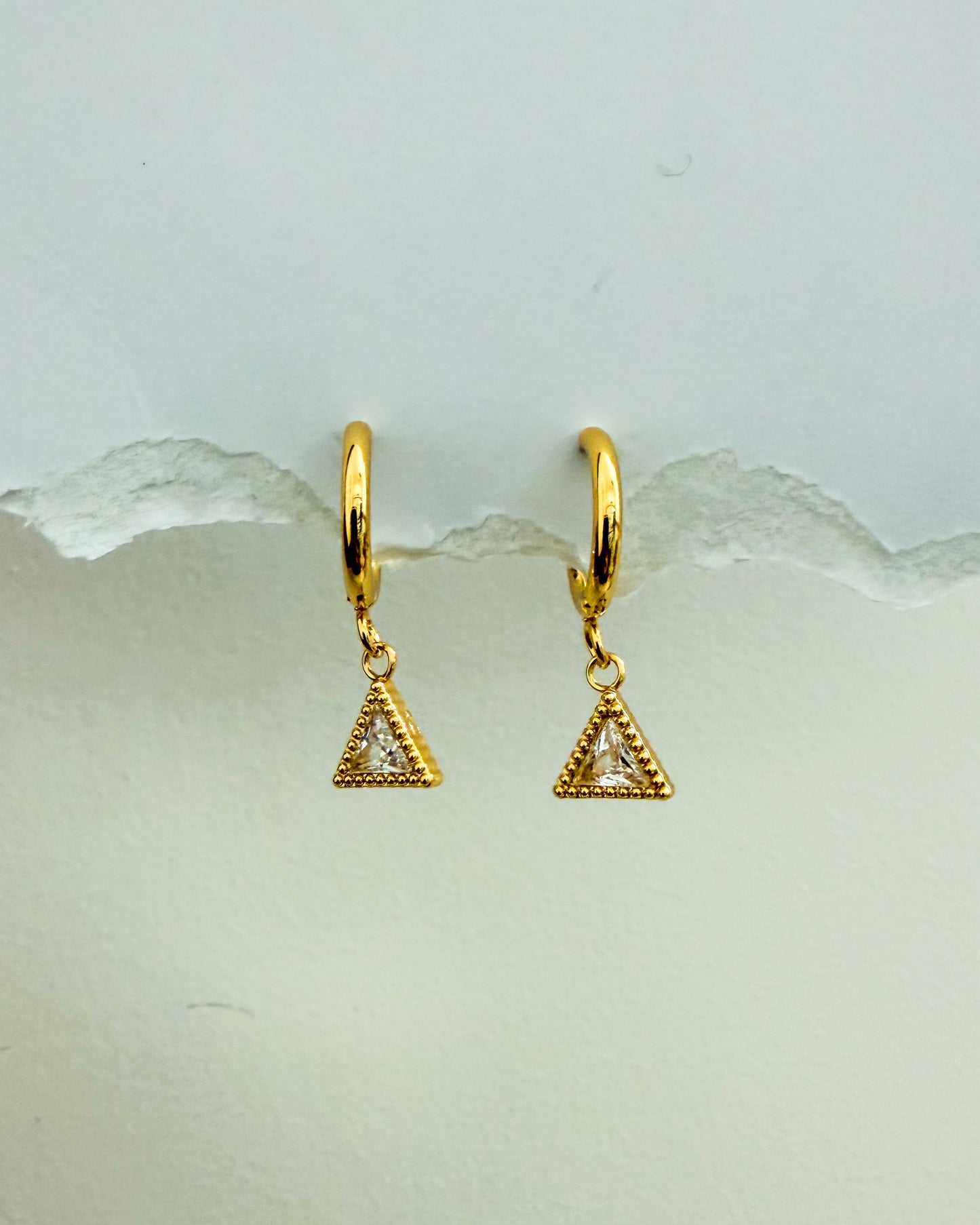 Drop geometric everyday huggies