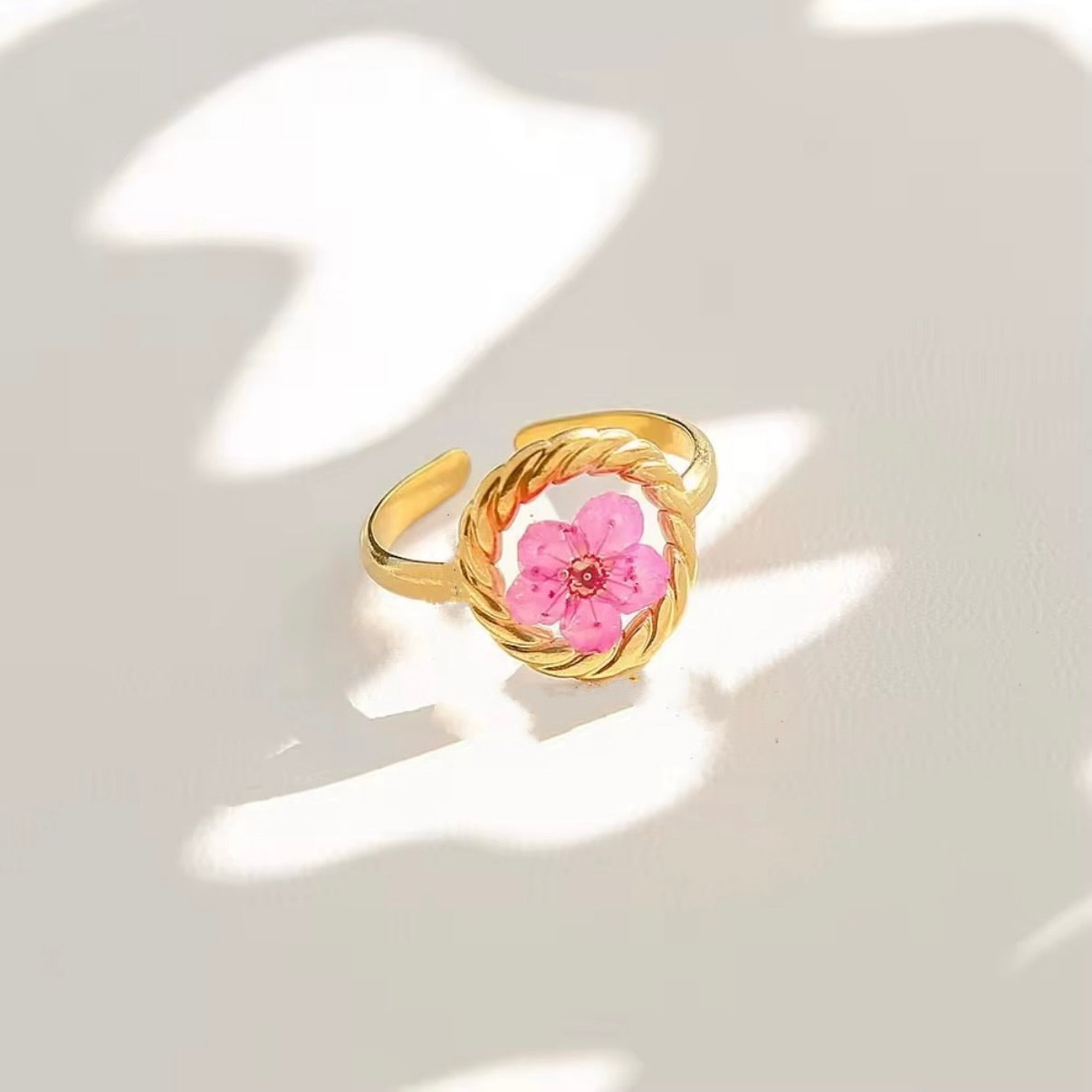 Twisted round adjustable resin ring