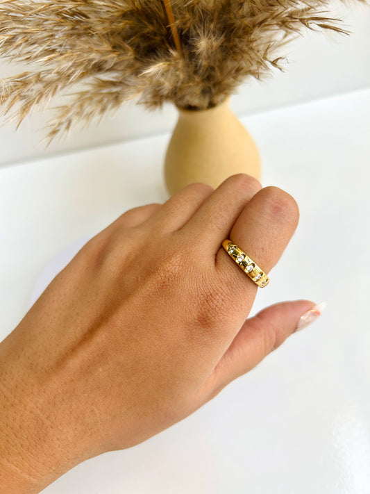 Studded adjustable ring band