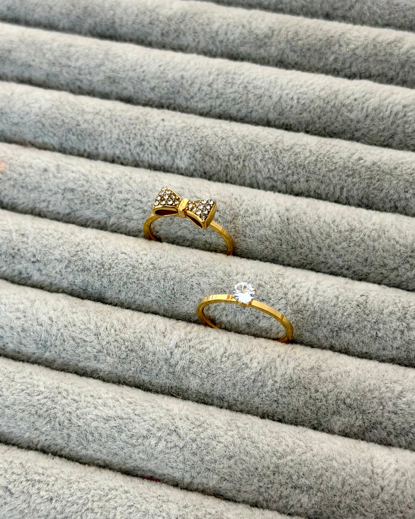 Studded bow ring set of 2