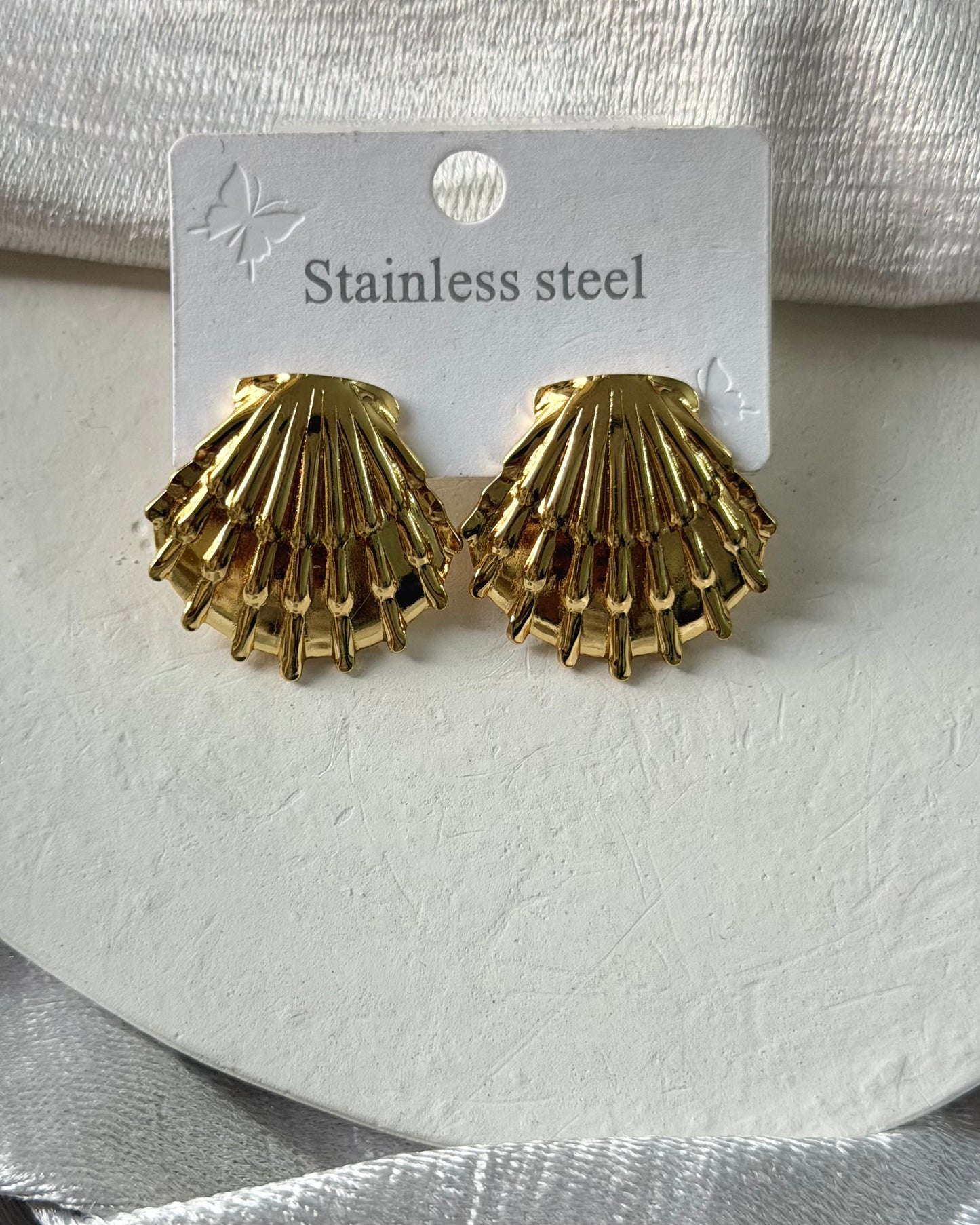 viral Shell Statement earrings