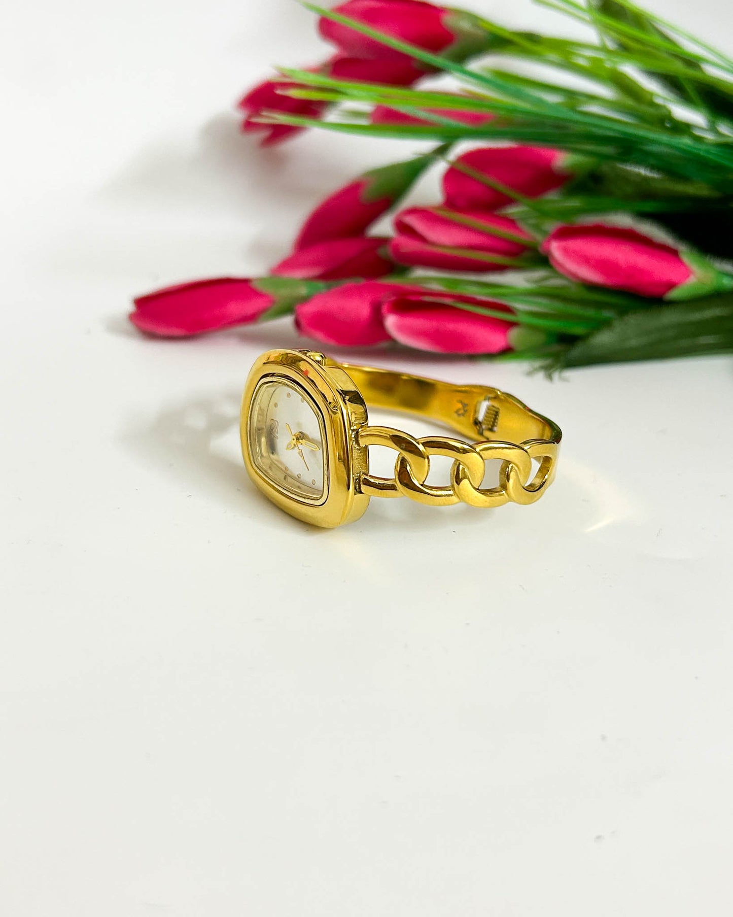 Chain luxe thin wrist baby size watch