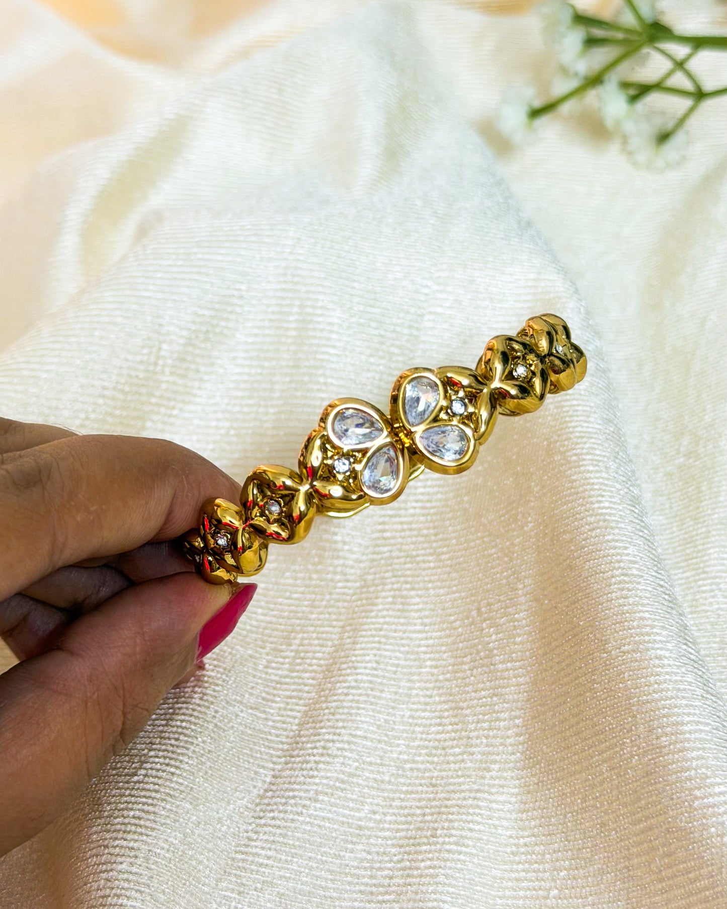Butterfly bloom thin wrist bracelet