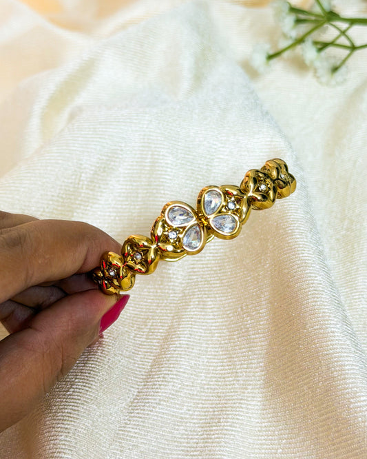 Butterfly bloom thin wrist bracelet