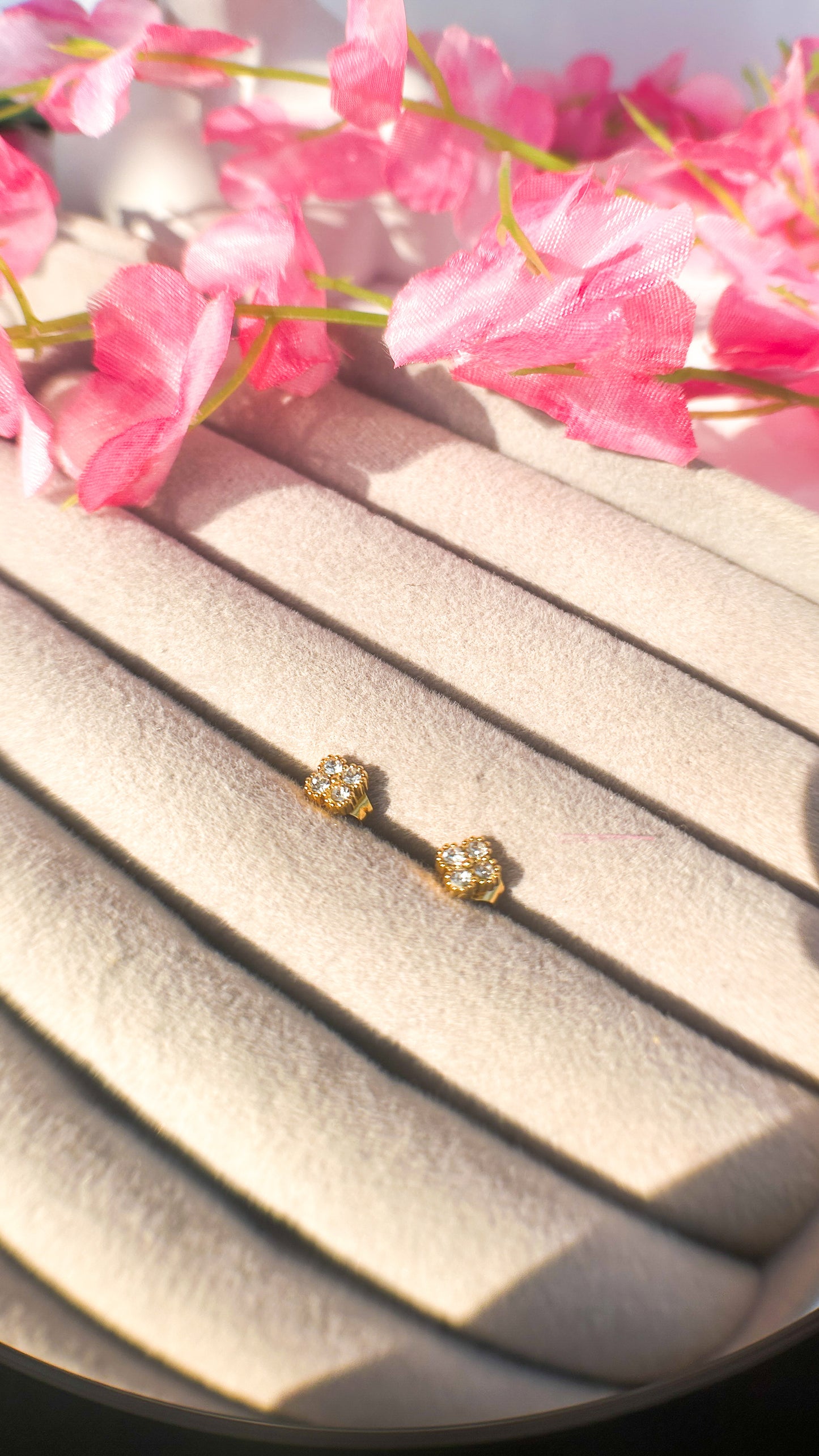 Floral pattern mini studs