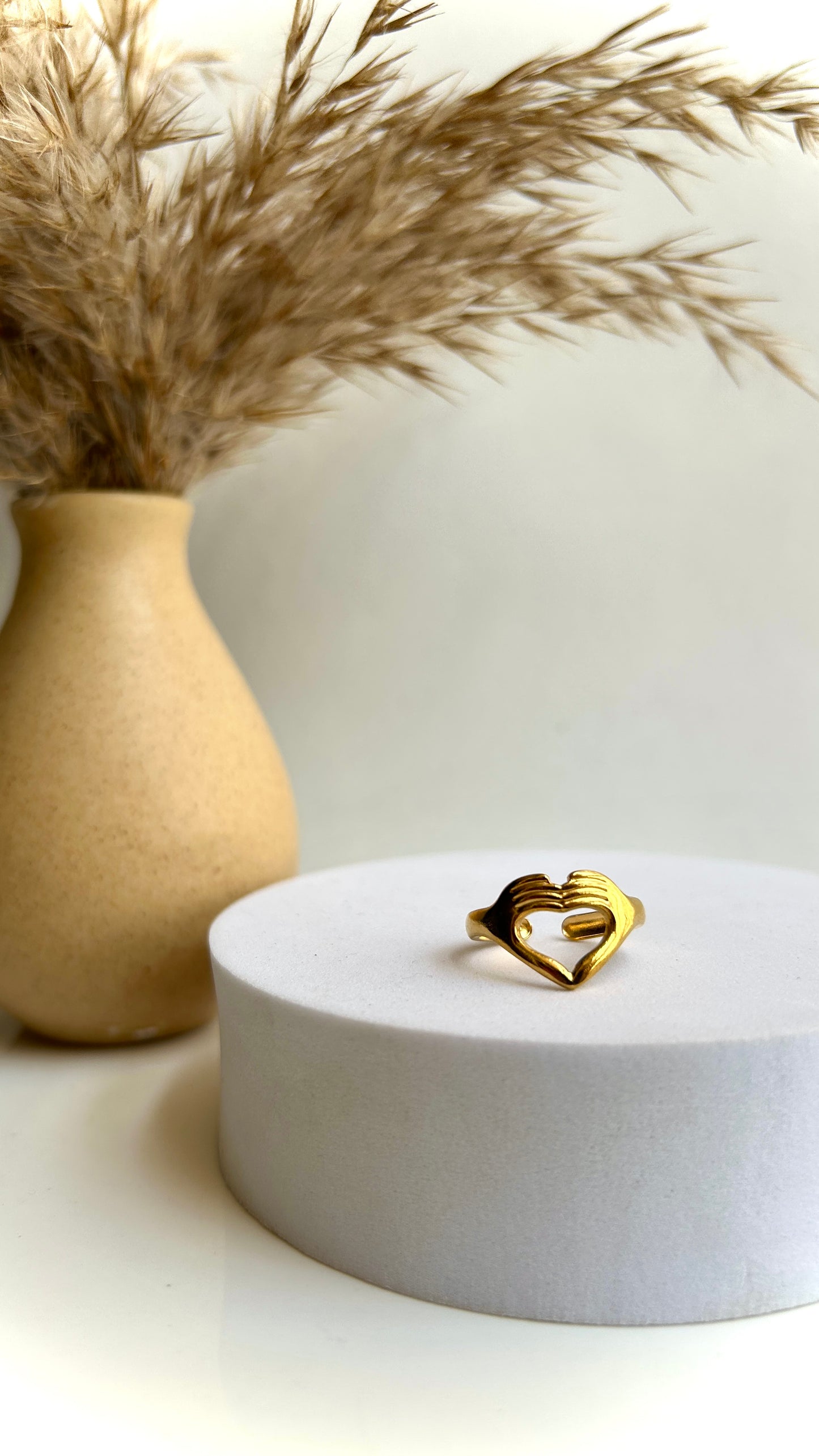 Hug heart adjustable ring
