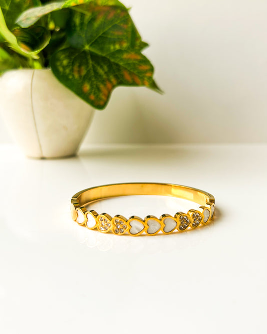Mop heart detailed thin wrist bracelet