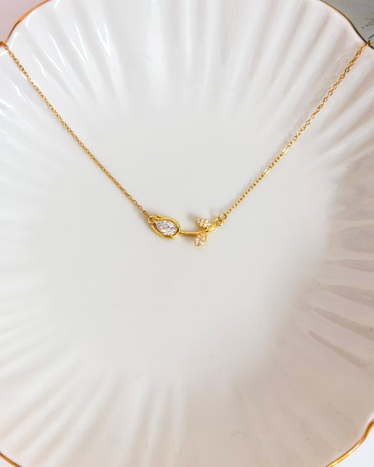Floating tulip necklace white